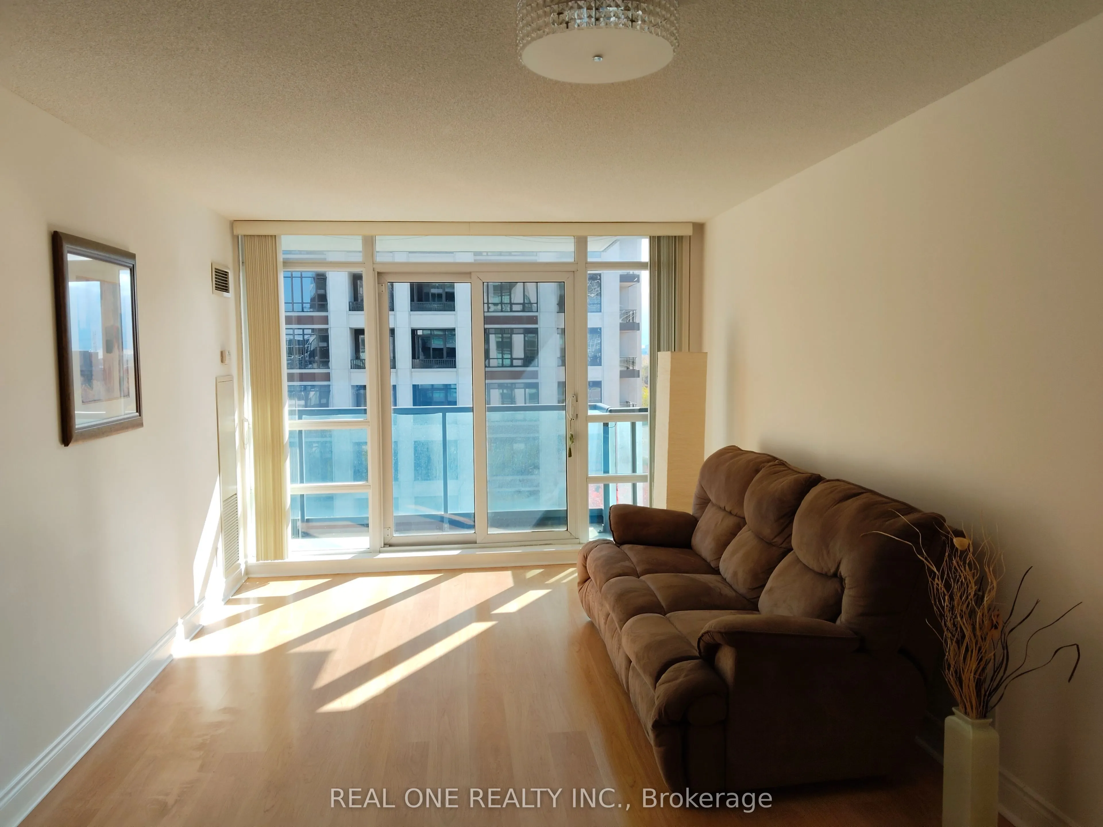 75 South Town Centre Boulevard, #703