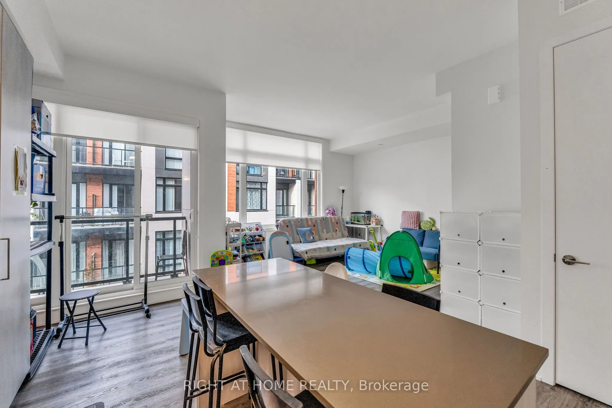 2 Steckley House Lane, #907