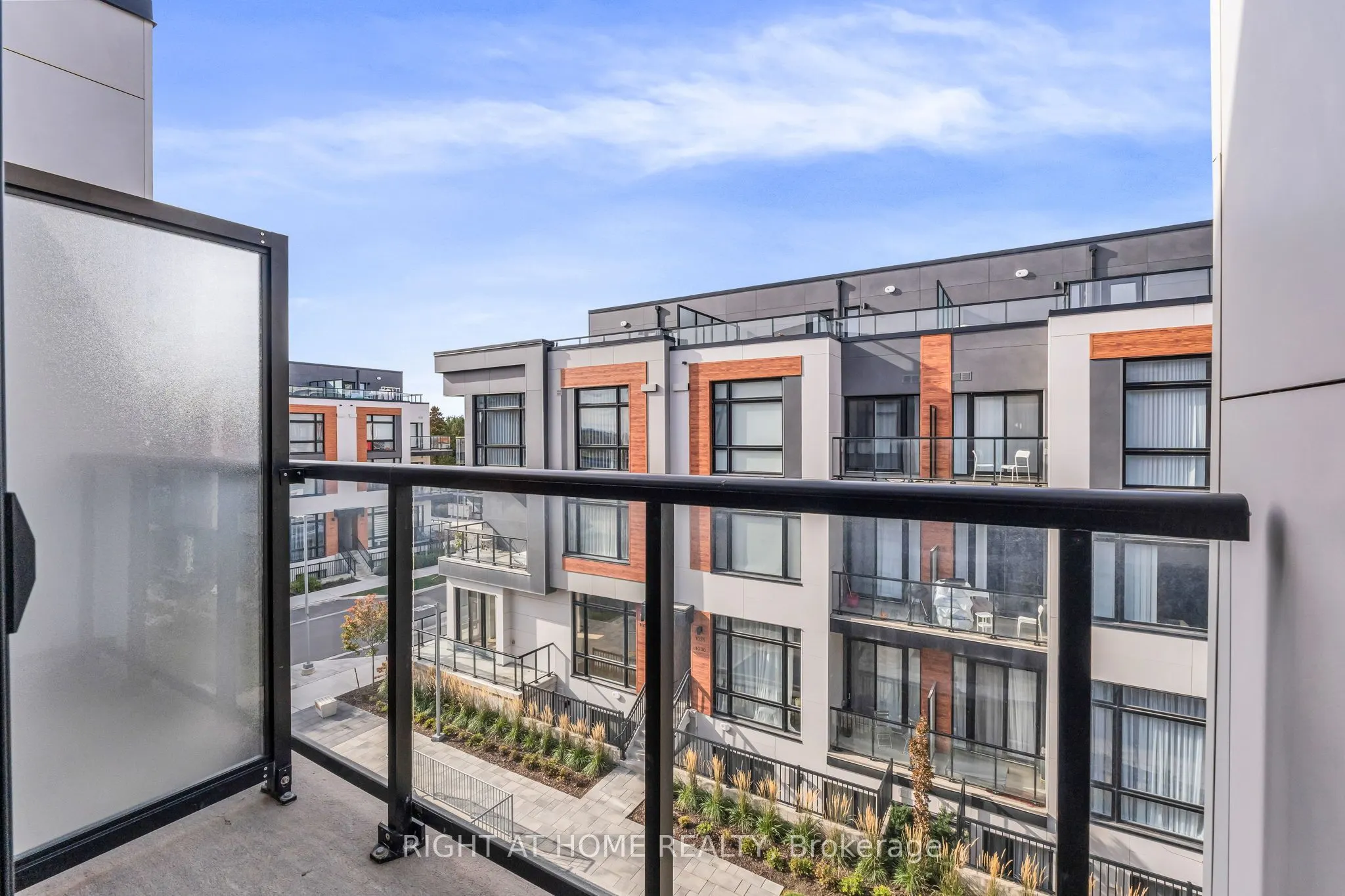 2 Steckley House Lane, #907