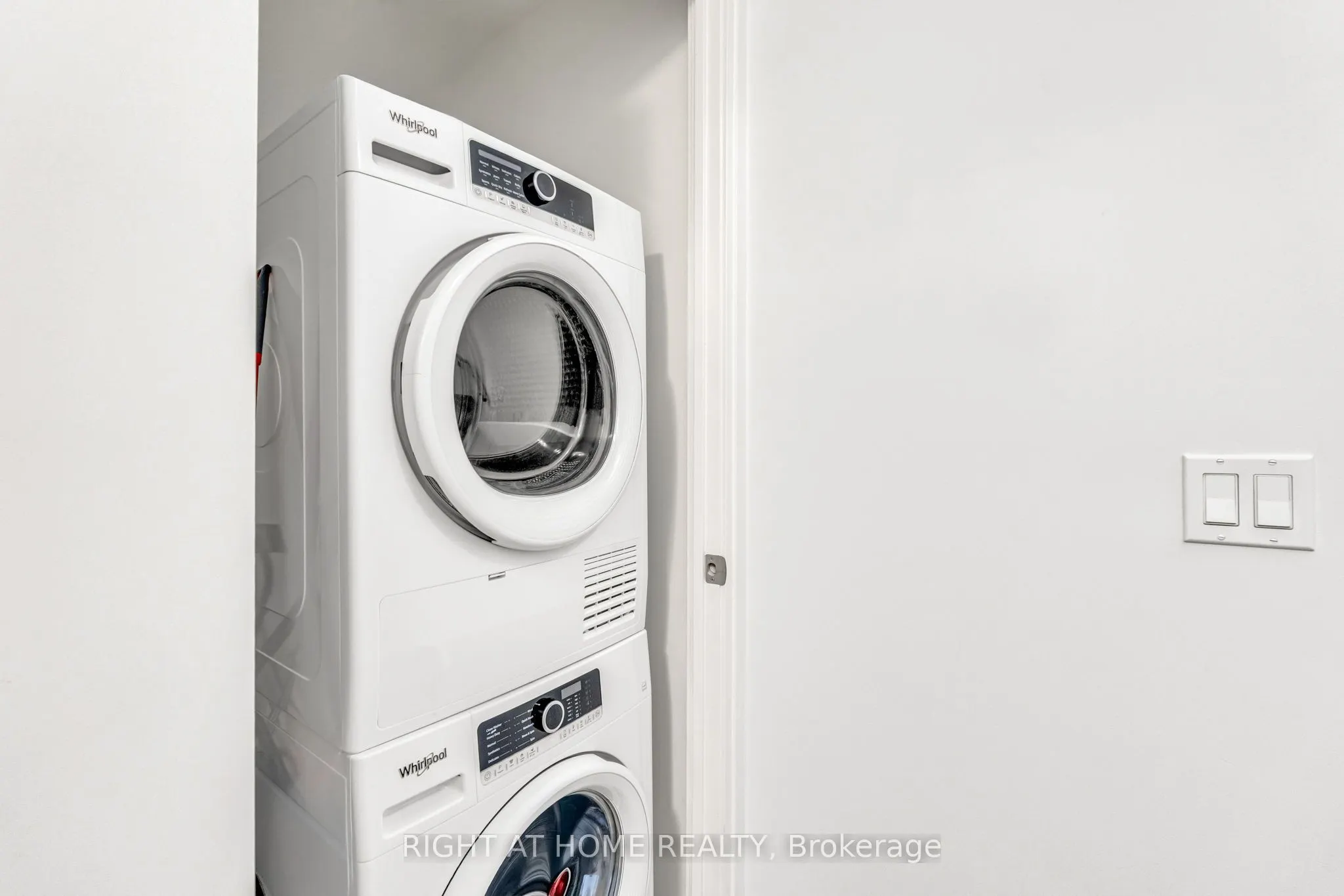 2 Steckley House Lane, #907