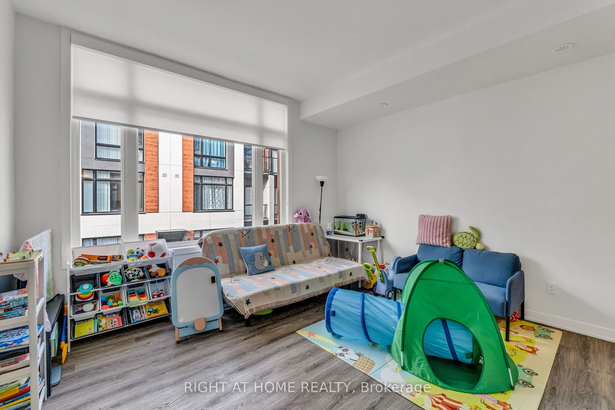 2 Steckley House Lane, #907