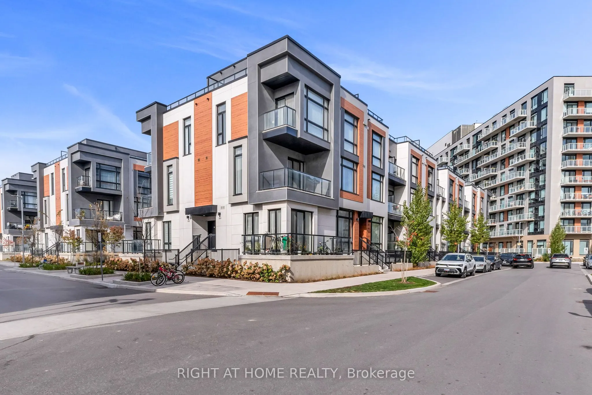 2 Steckley House Lane, #907