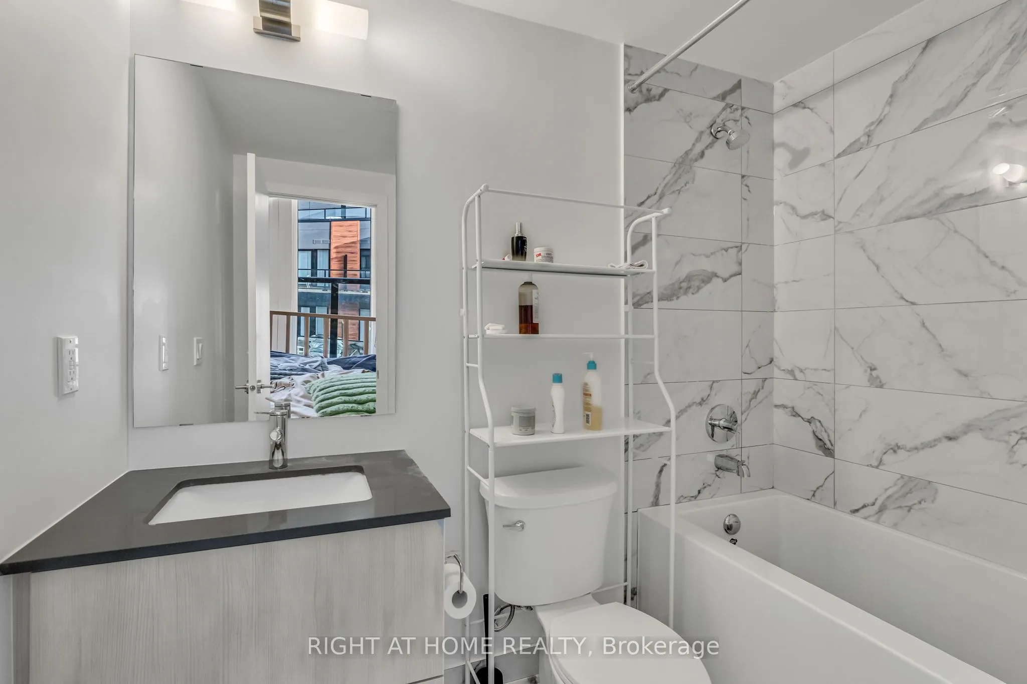 2 Steckley House Lane, #907