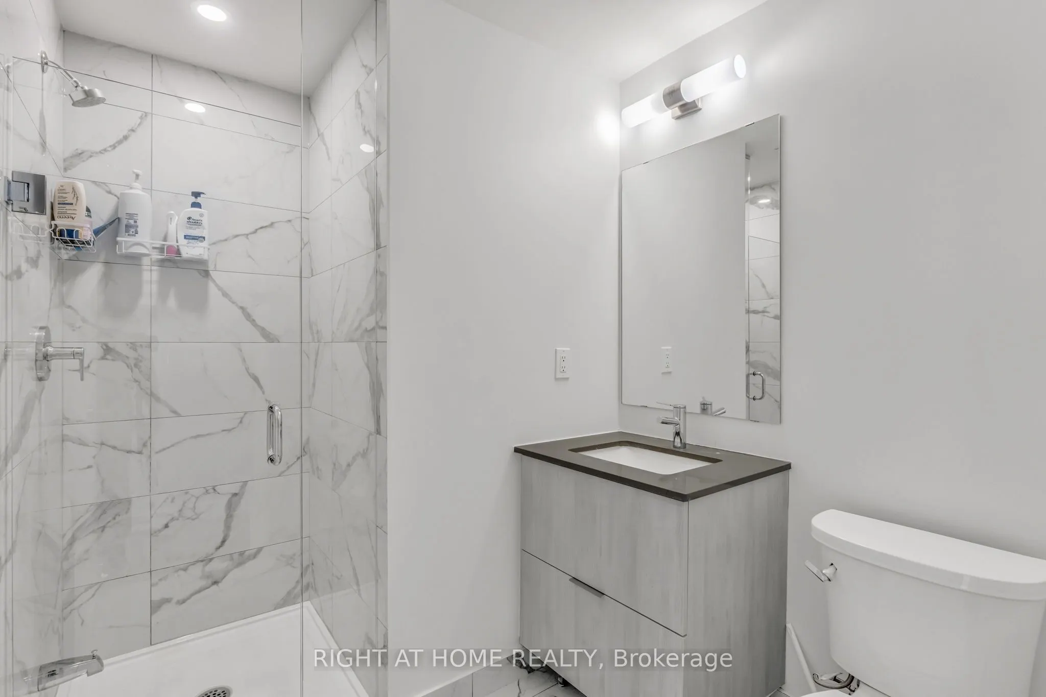 2 Steckley House Lane, #907