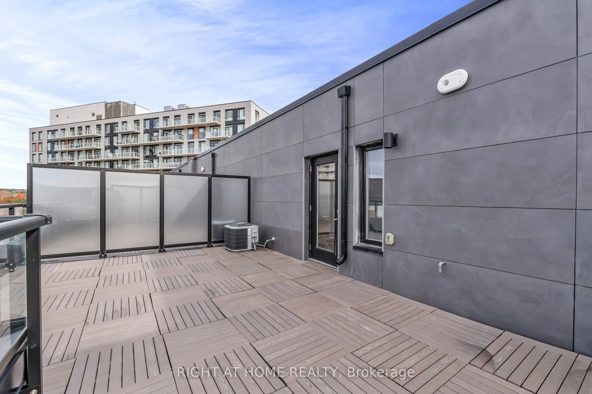 2 Steckley House Lane, #907