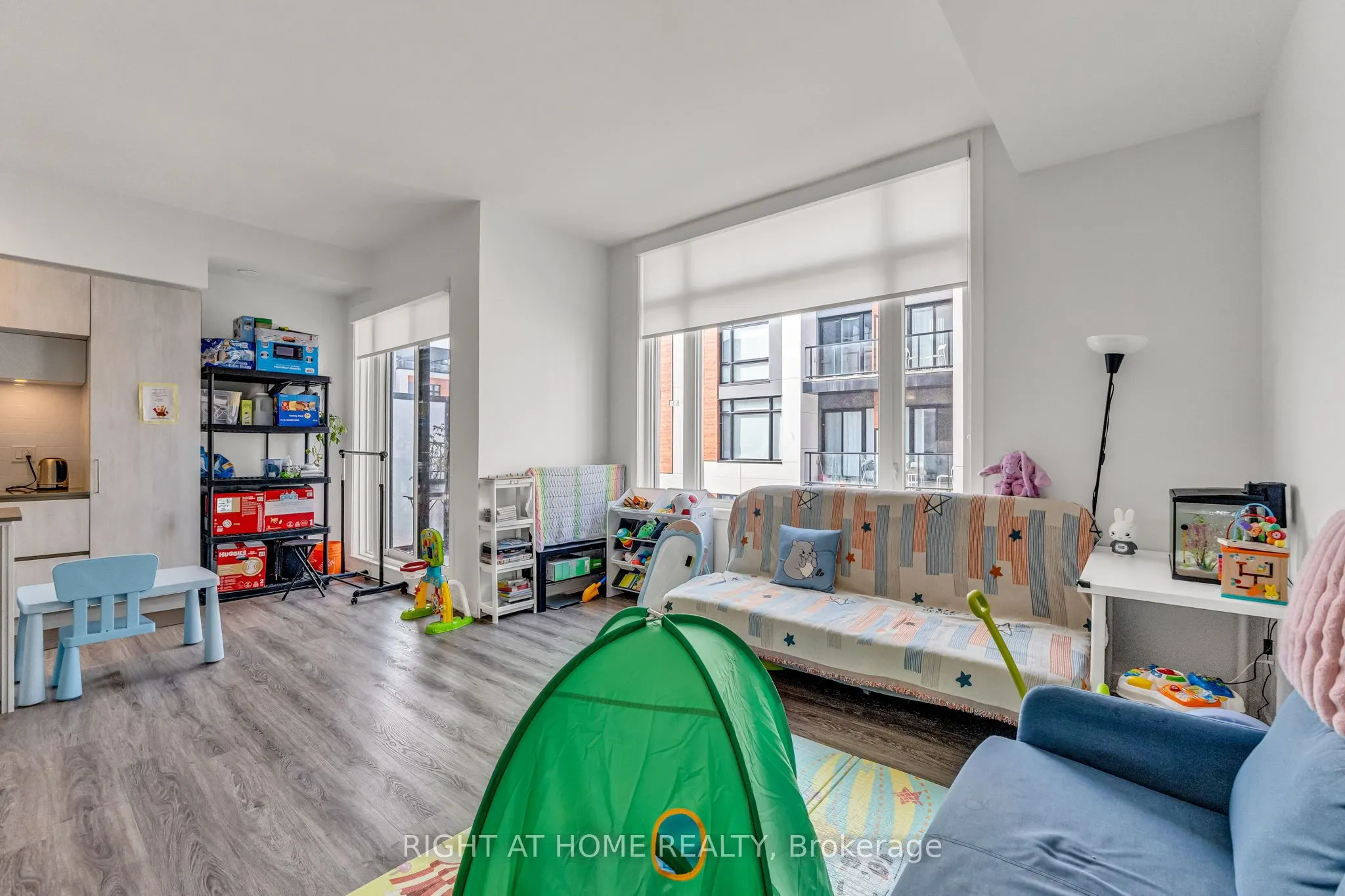 2 Steckley House Lane, #907