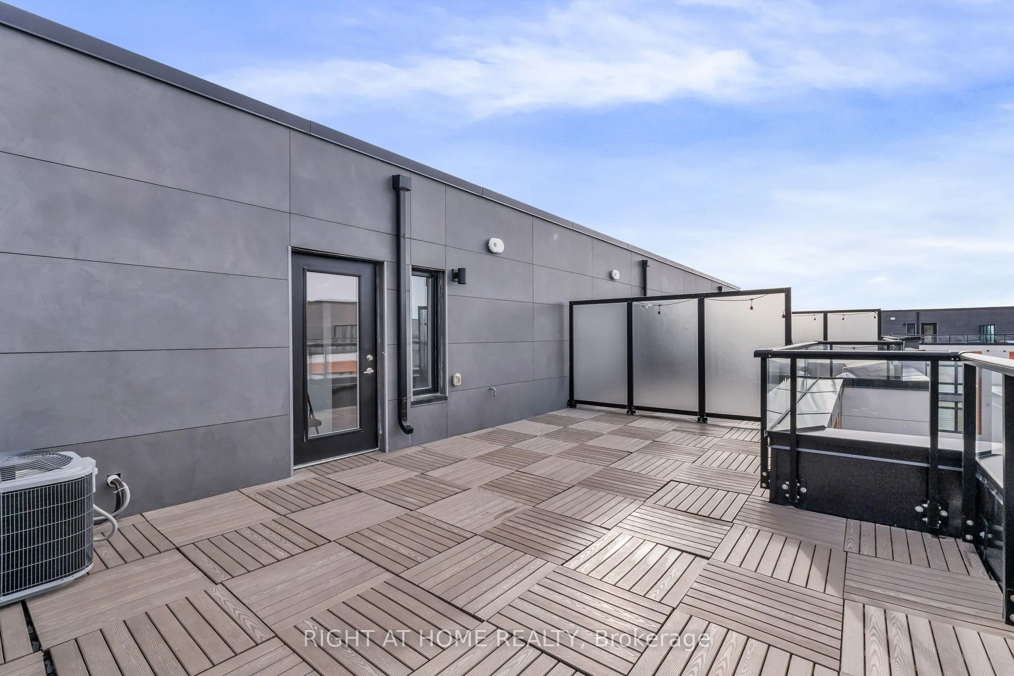 2 Steckley House Lane, #907