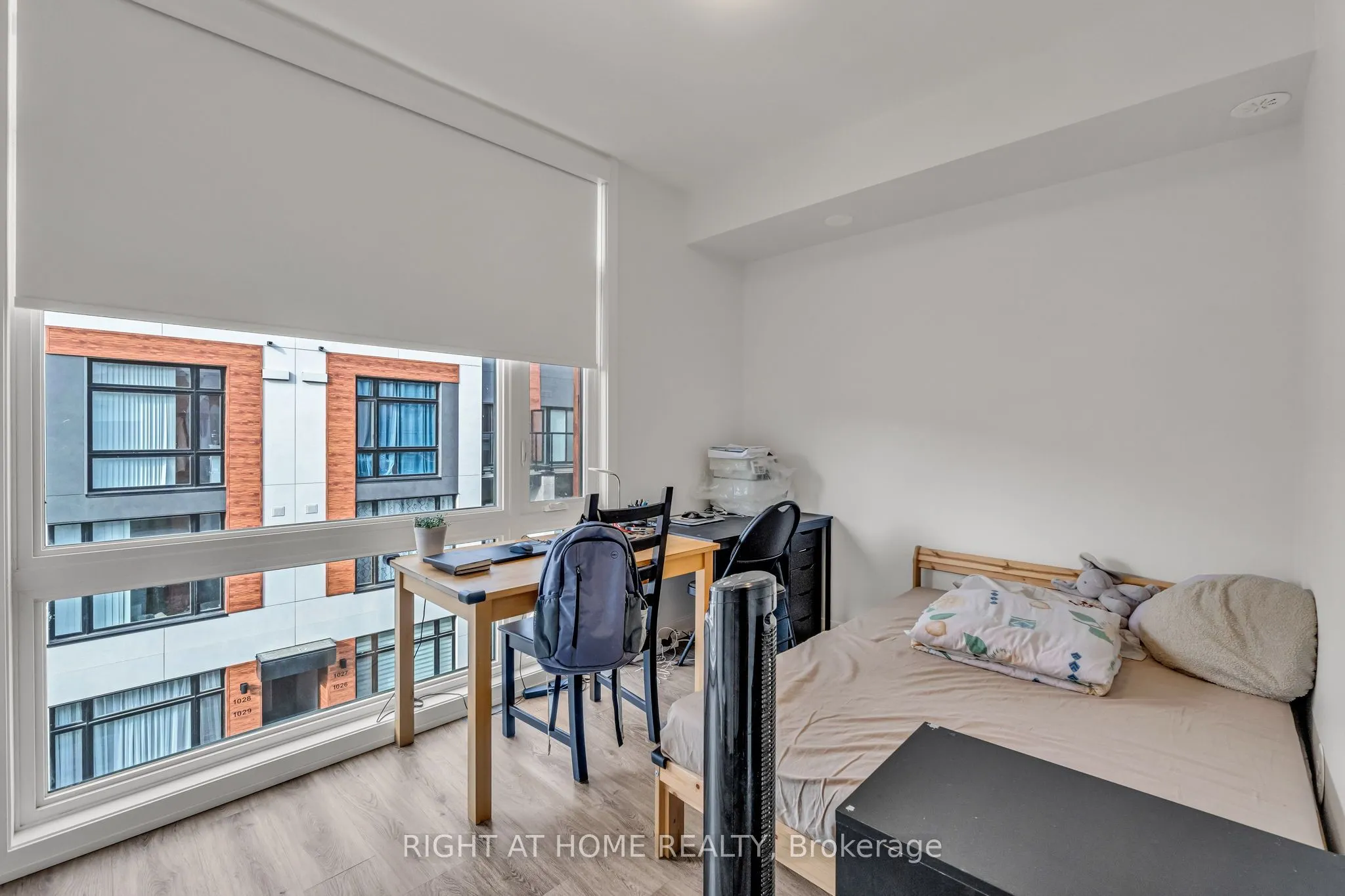 2 Steckley House Lane, #907