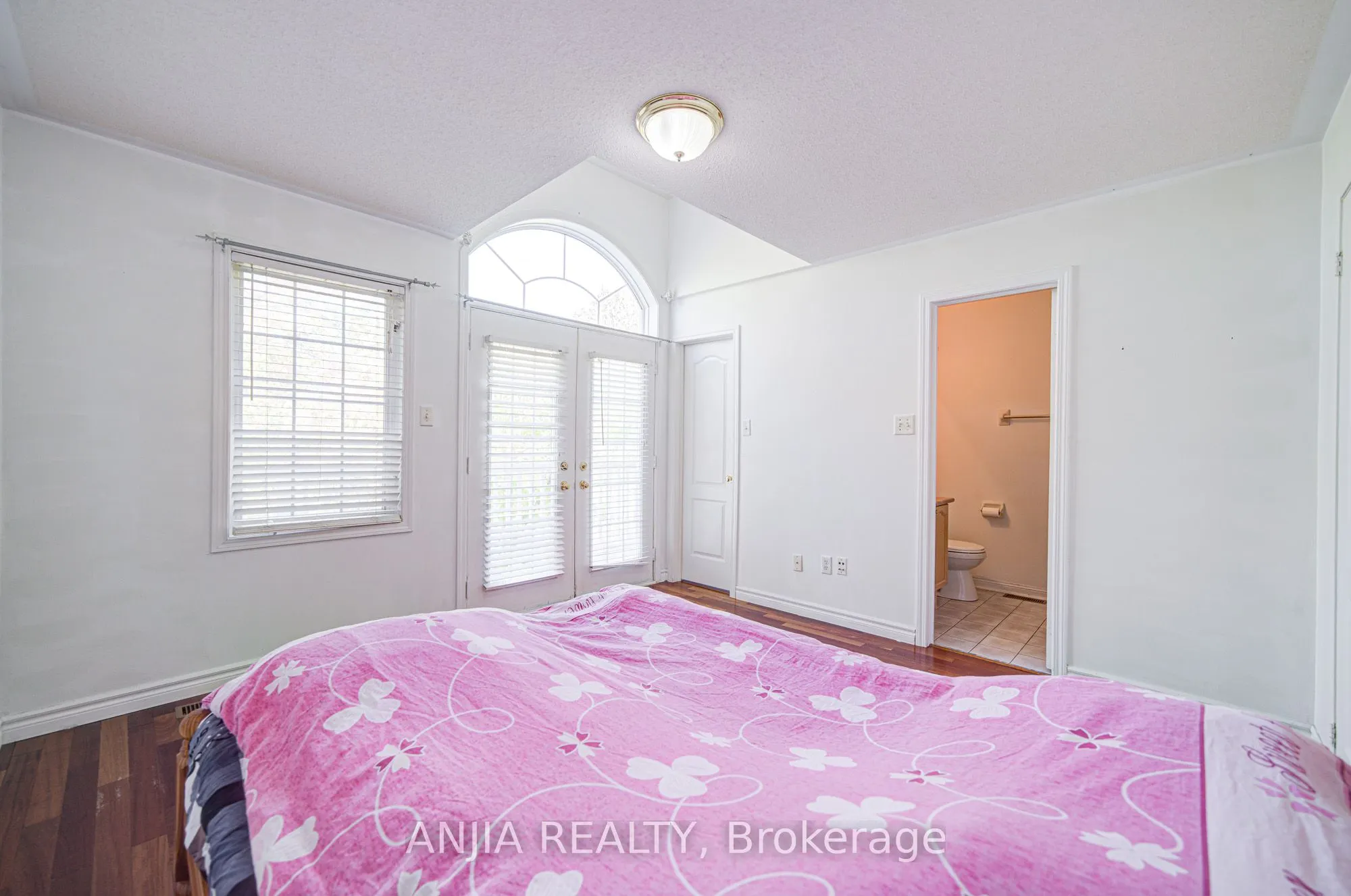 81 White's Hill Avenue