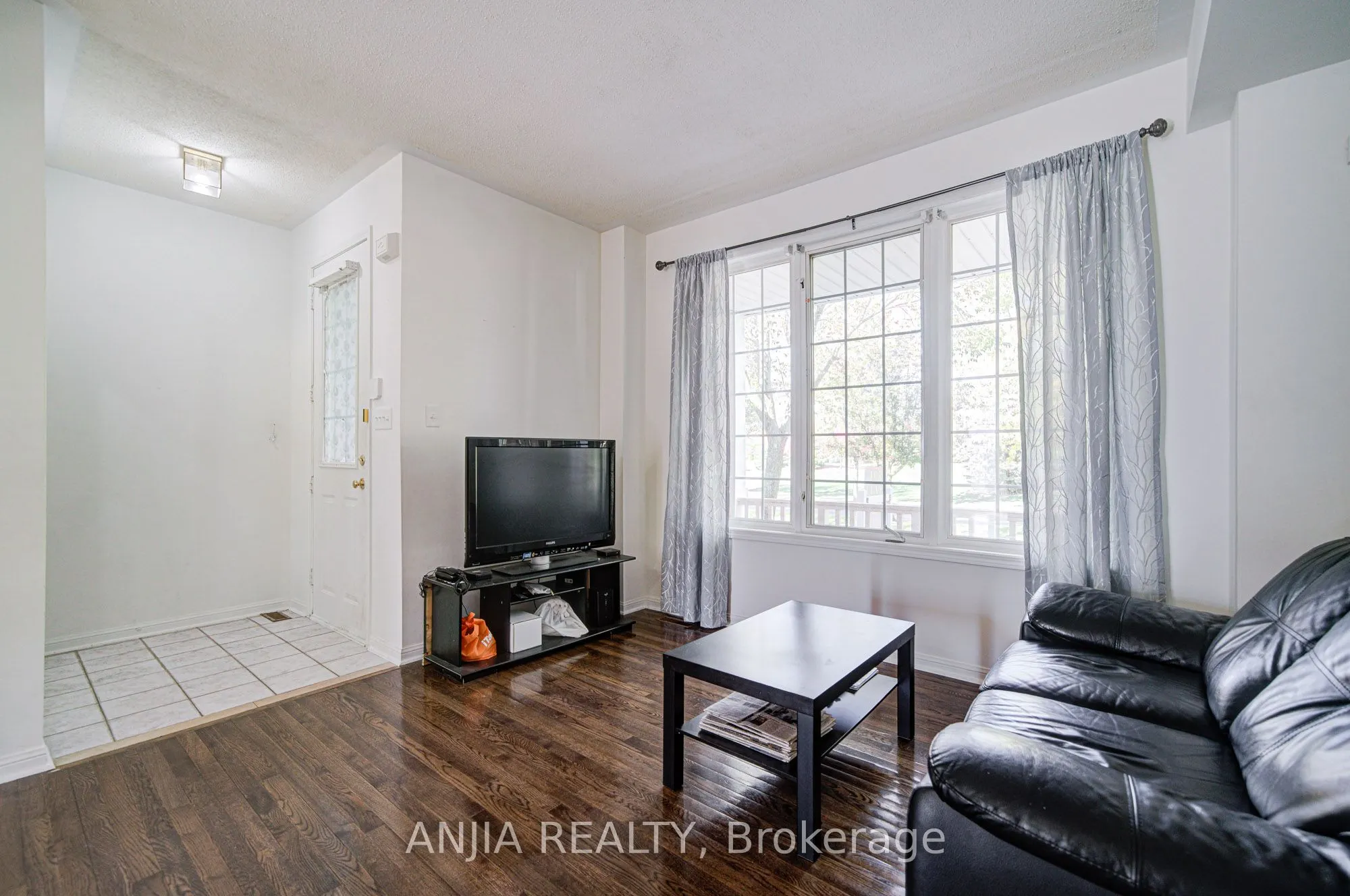 81 White's Hill Avenue