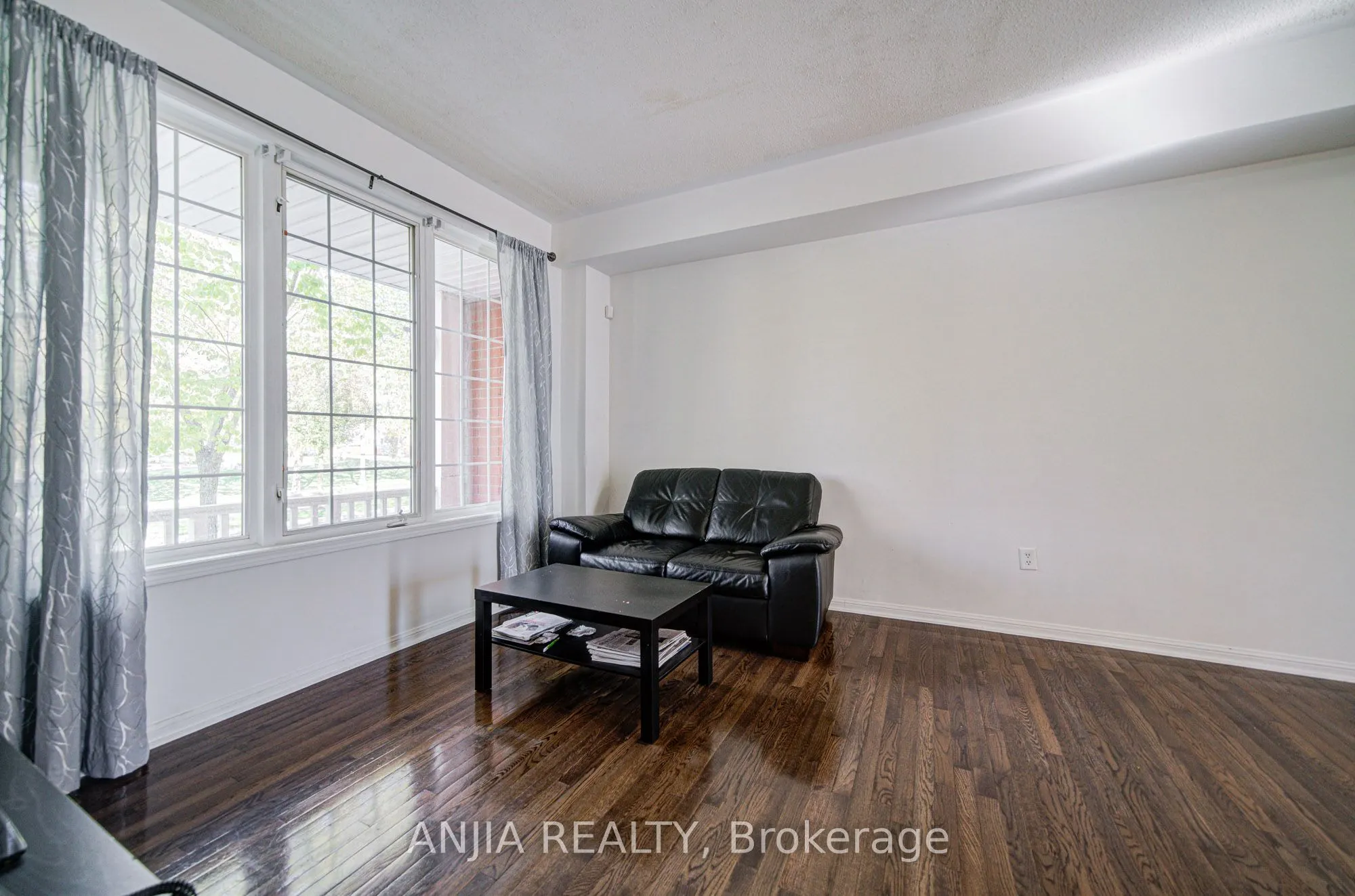 81 White's Hill Avenue