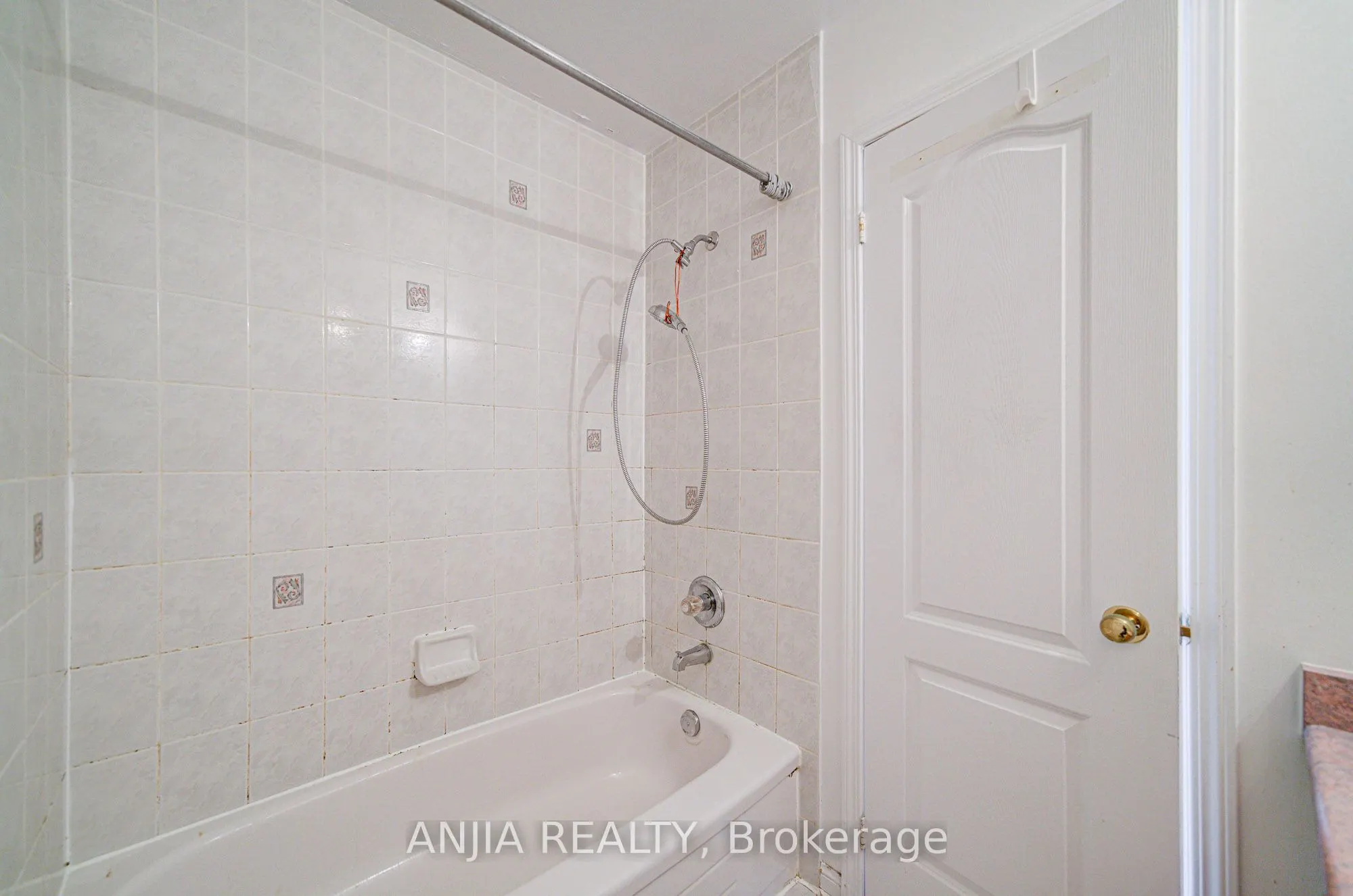 81 White's Hill Avenue