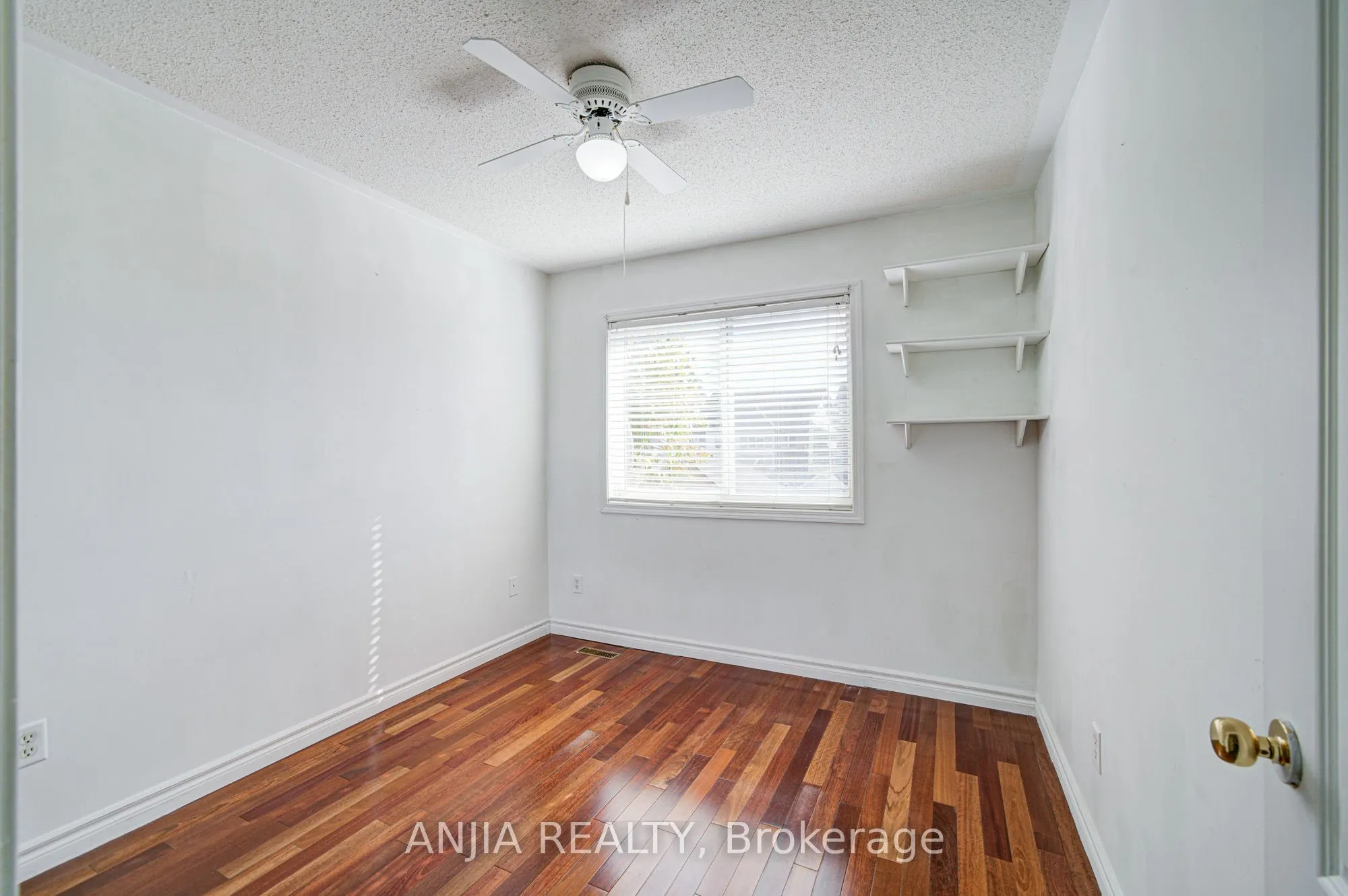 81 White's Hill Avenue