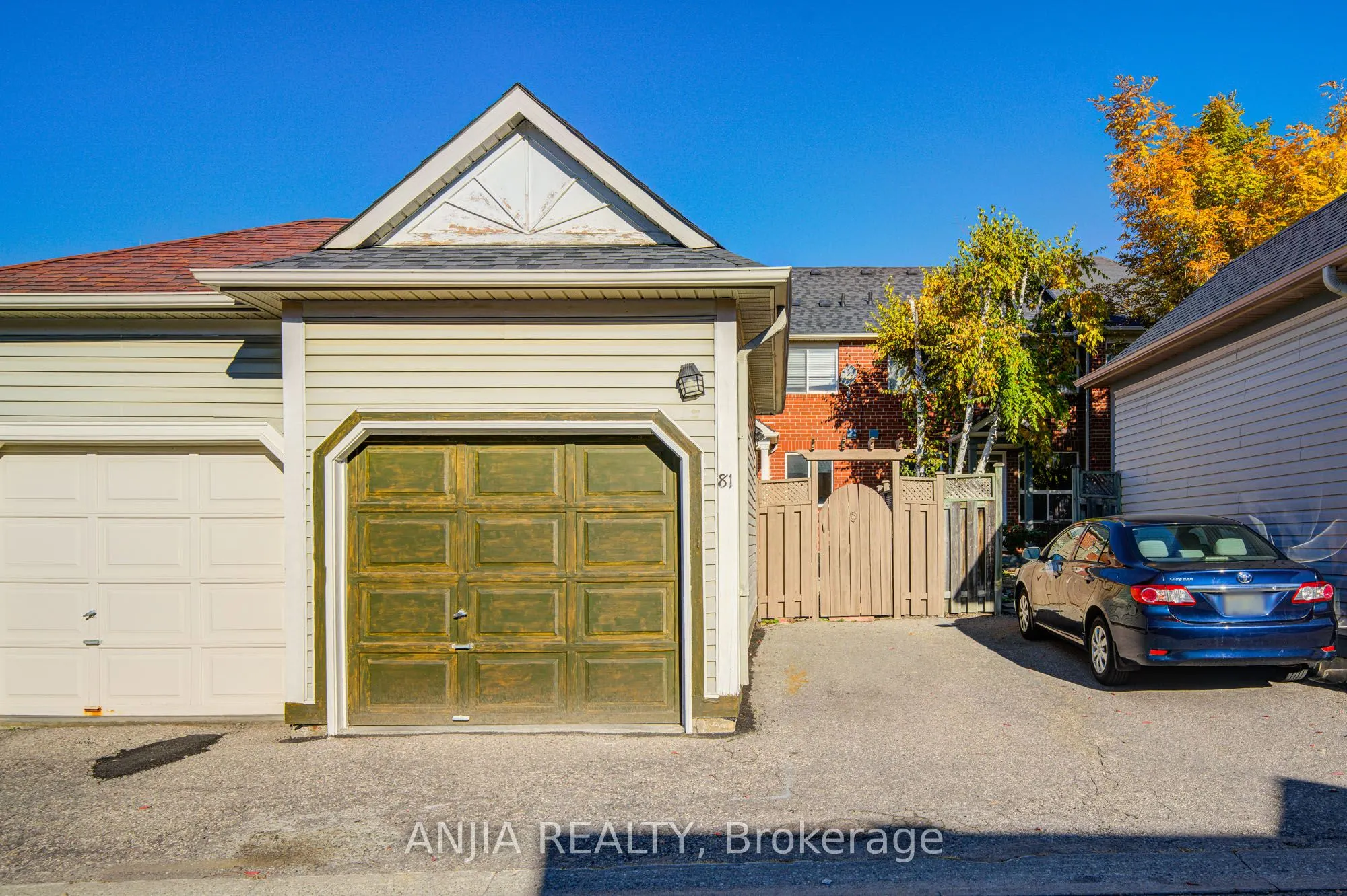 81 White's Hill Avenue