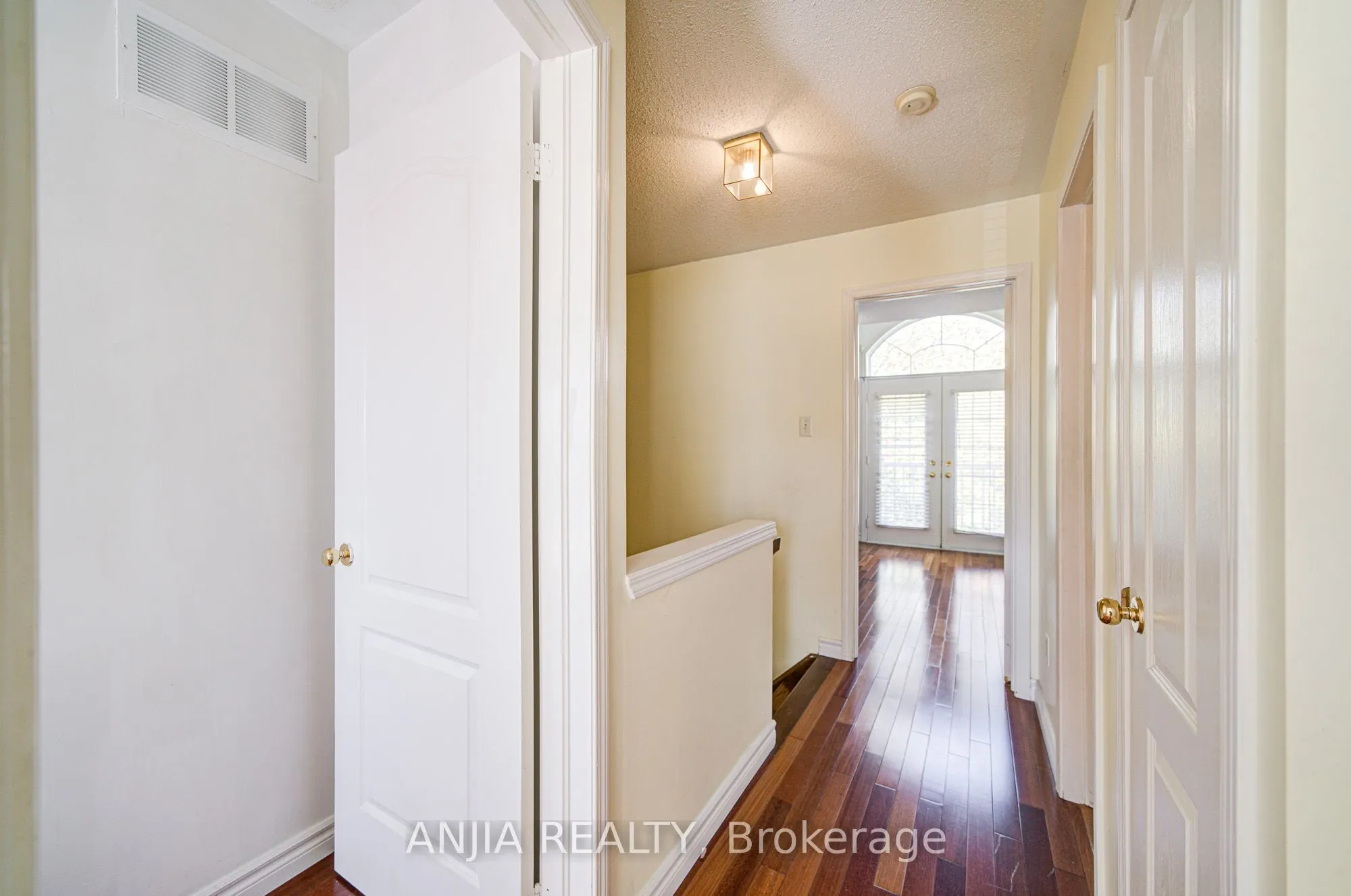 81 White's Hill Avenue