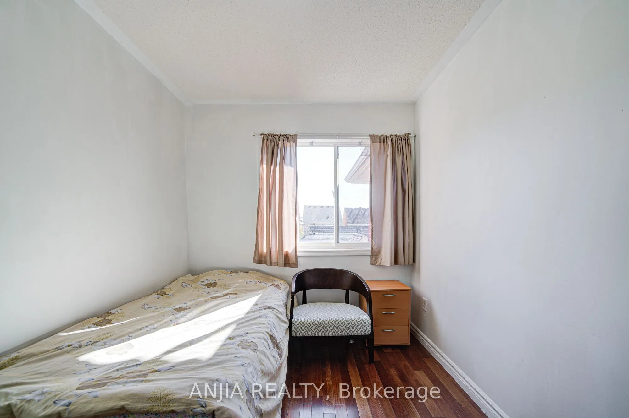 81 White's Hill Avenue