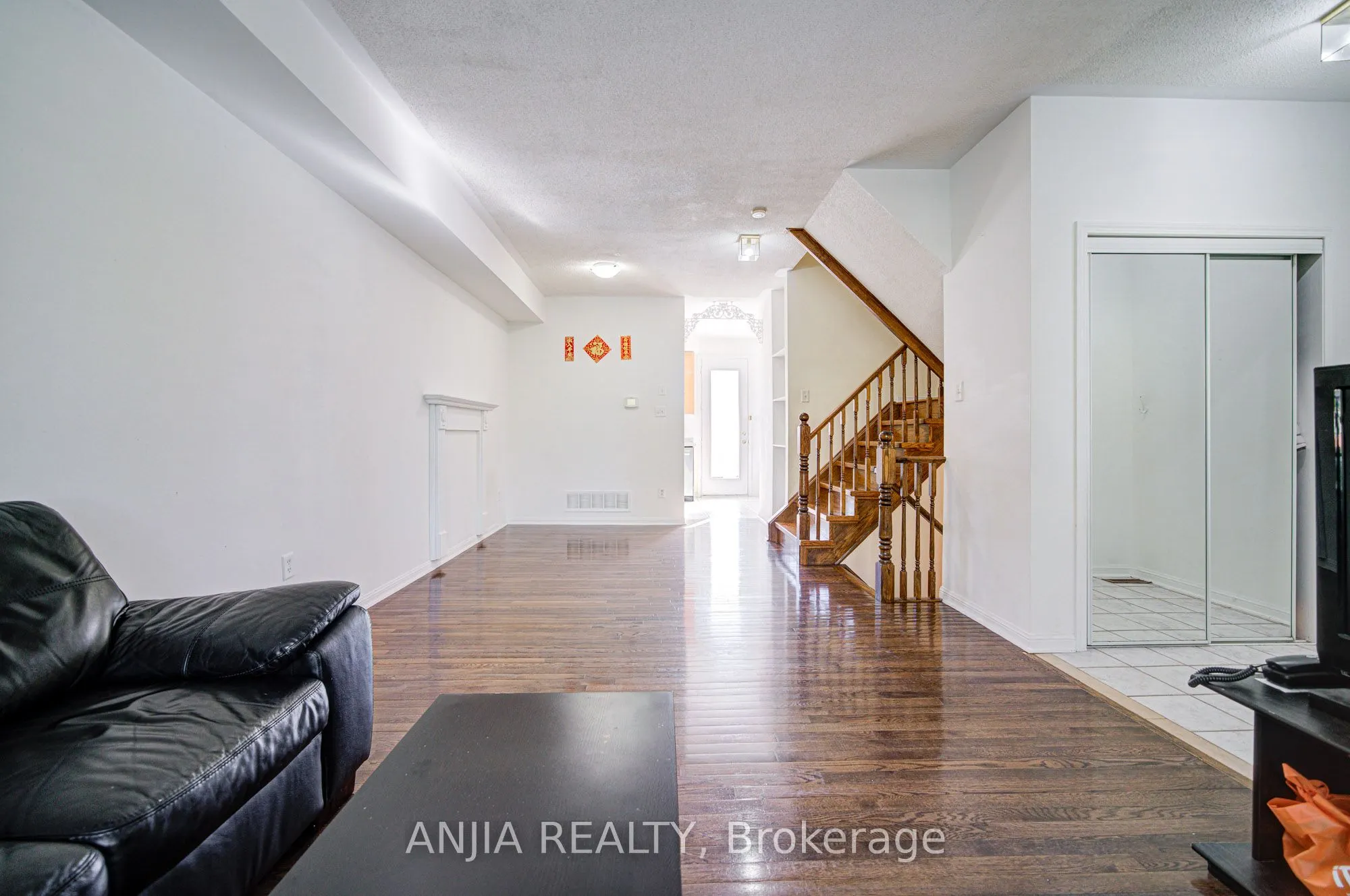 81 White's Hill Avenue