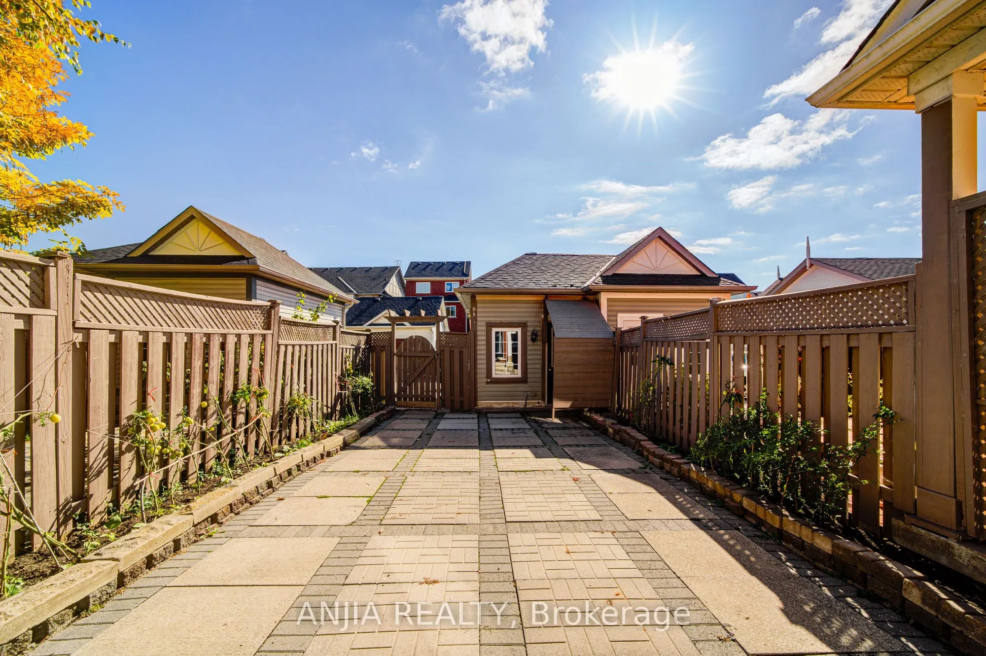 81 White's Hill Avenue