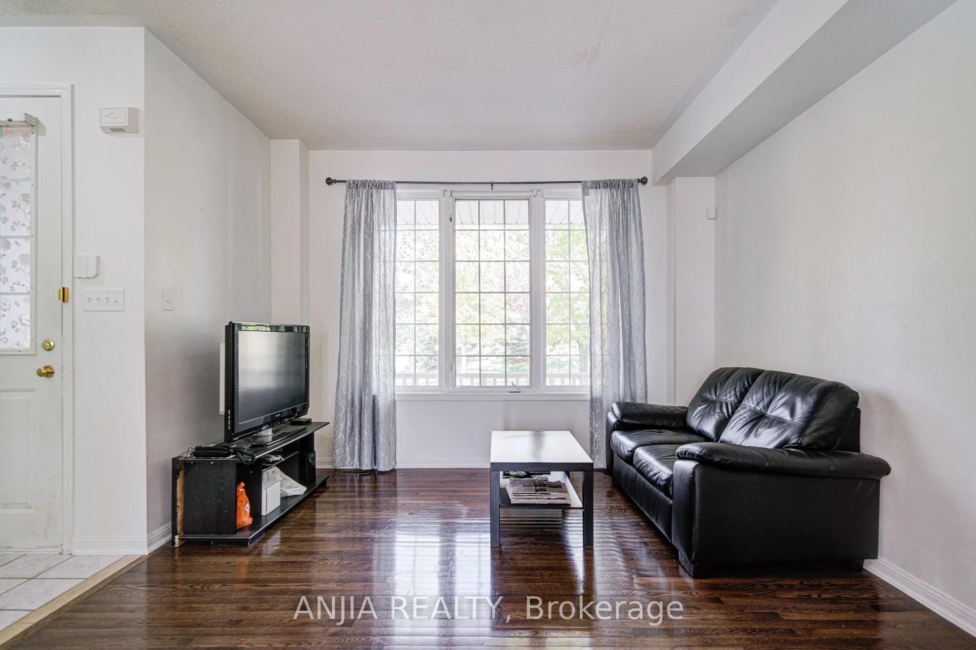 81 White's Hill Avenue