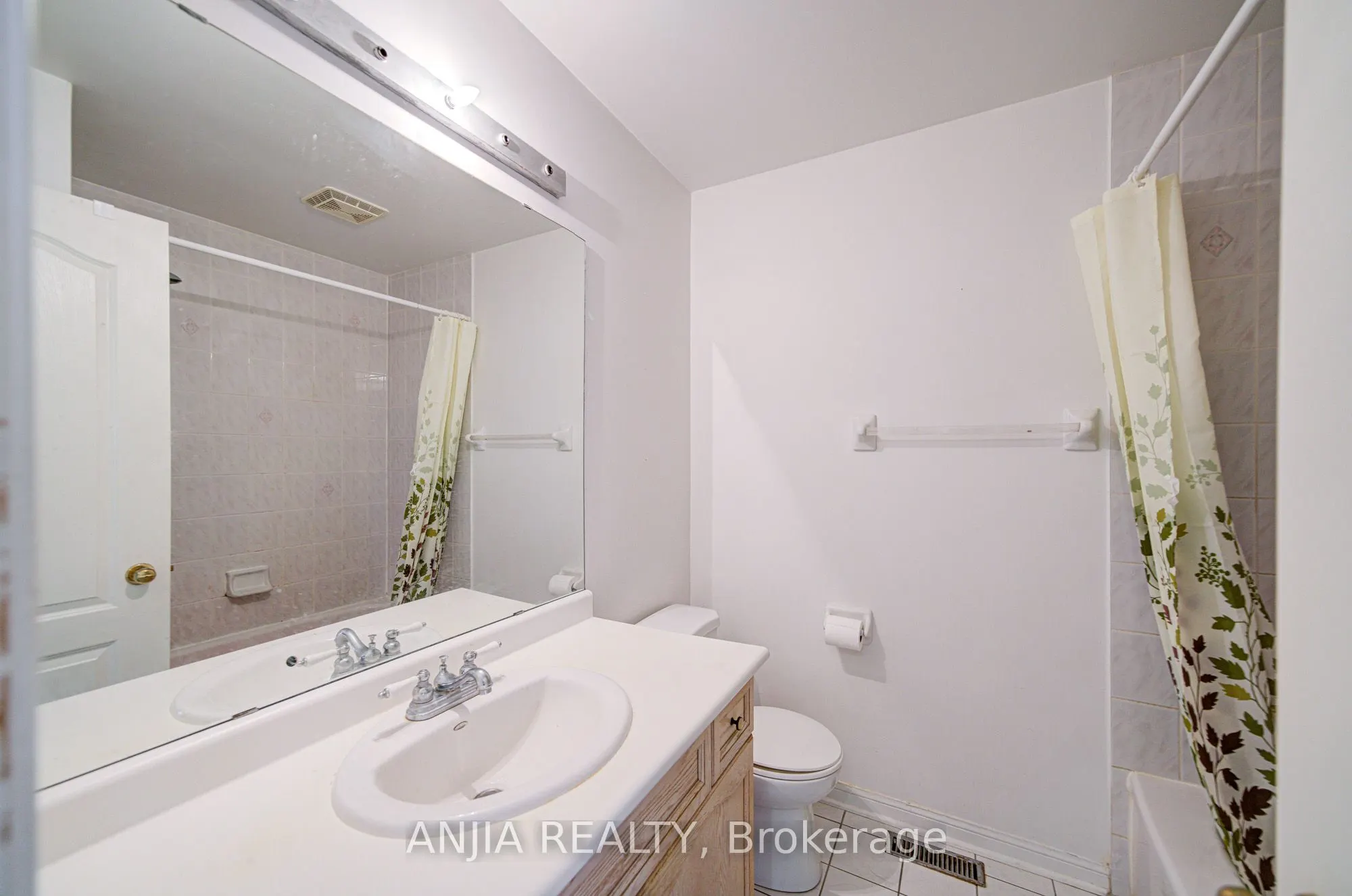 81 White's Hill Avenue