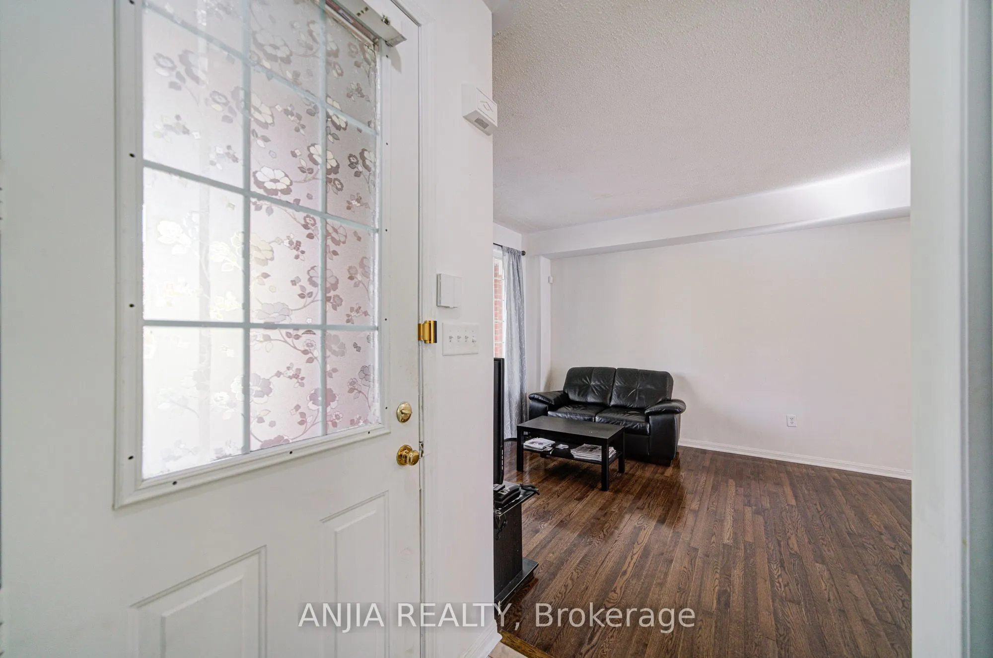 81 White's Hill Avenue