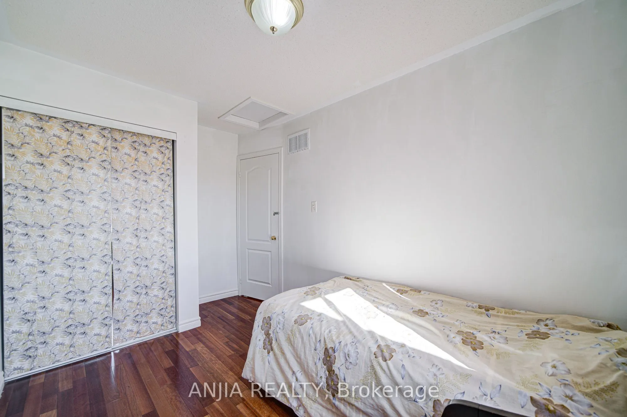 81 White's Hill Avenue