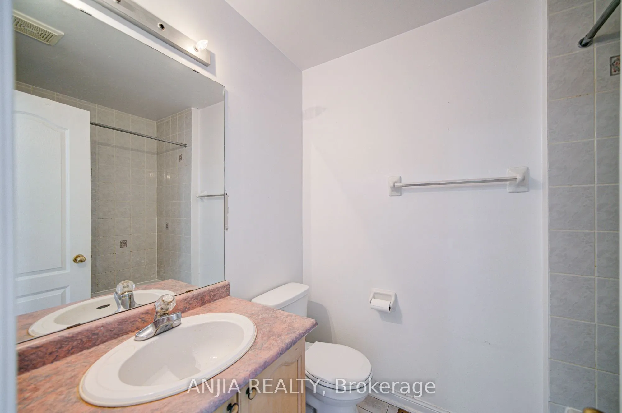 81 White's Hill Avenue