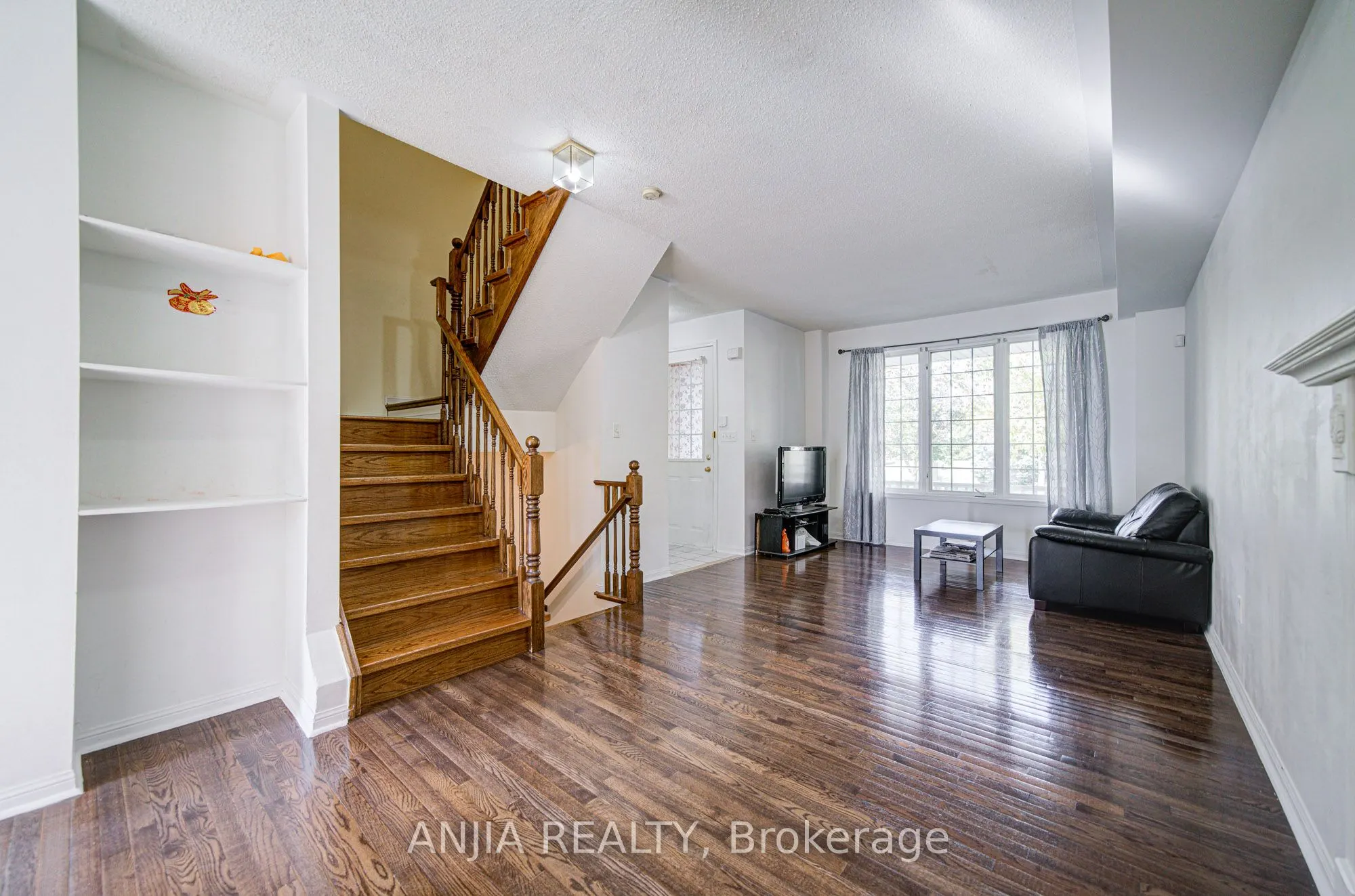 81 White's Hill Avenue