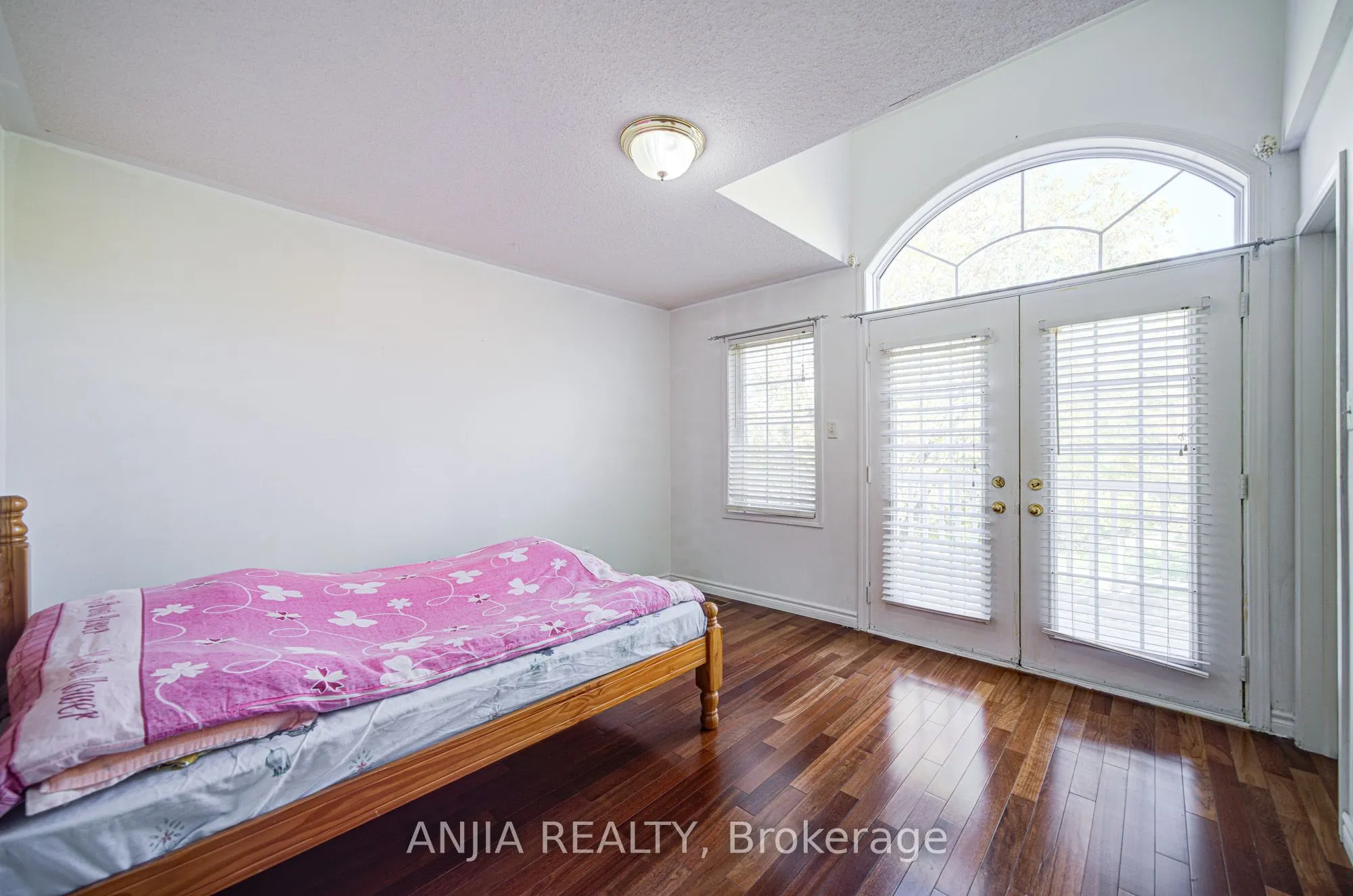 81 White's Hill Avenue