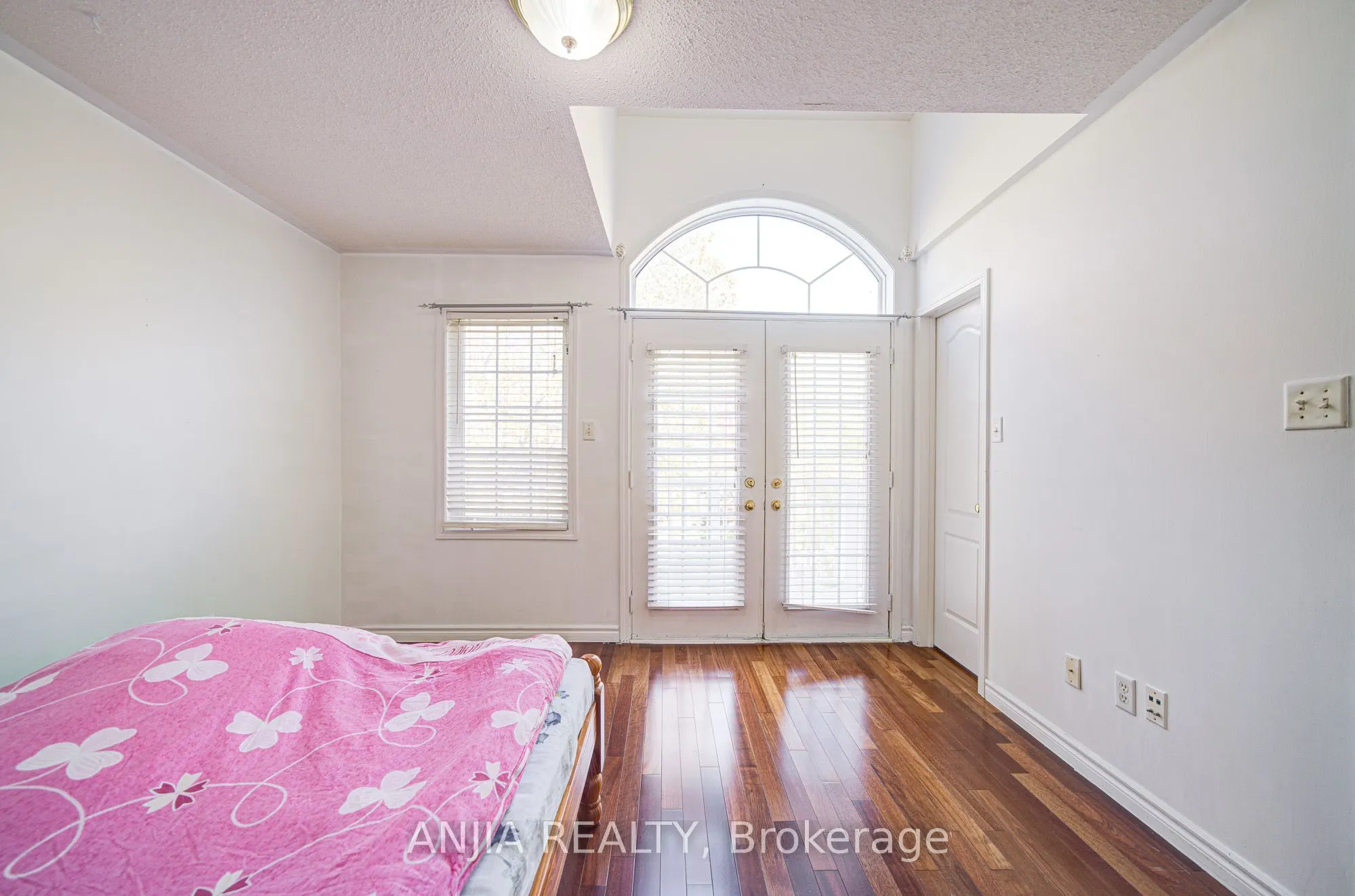 81 White's Hill Avenue