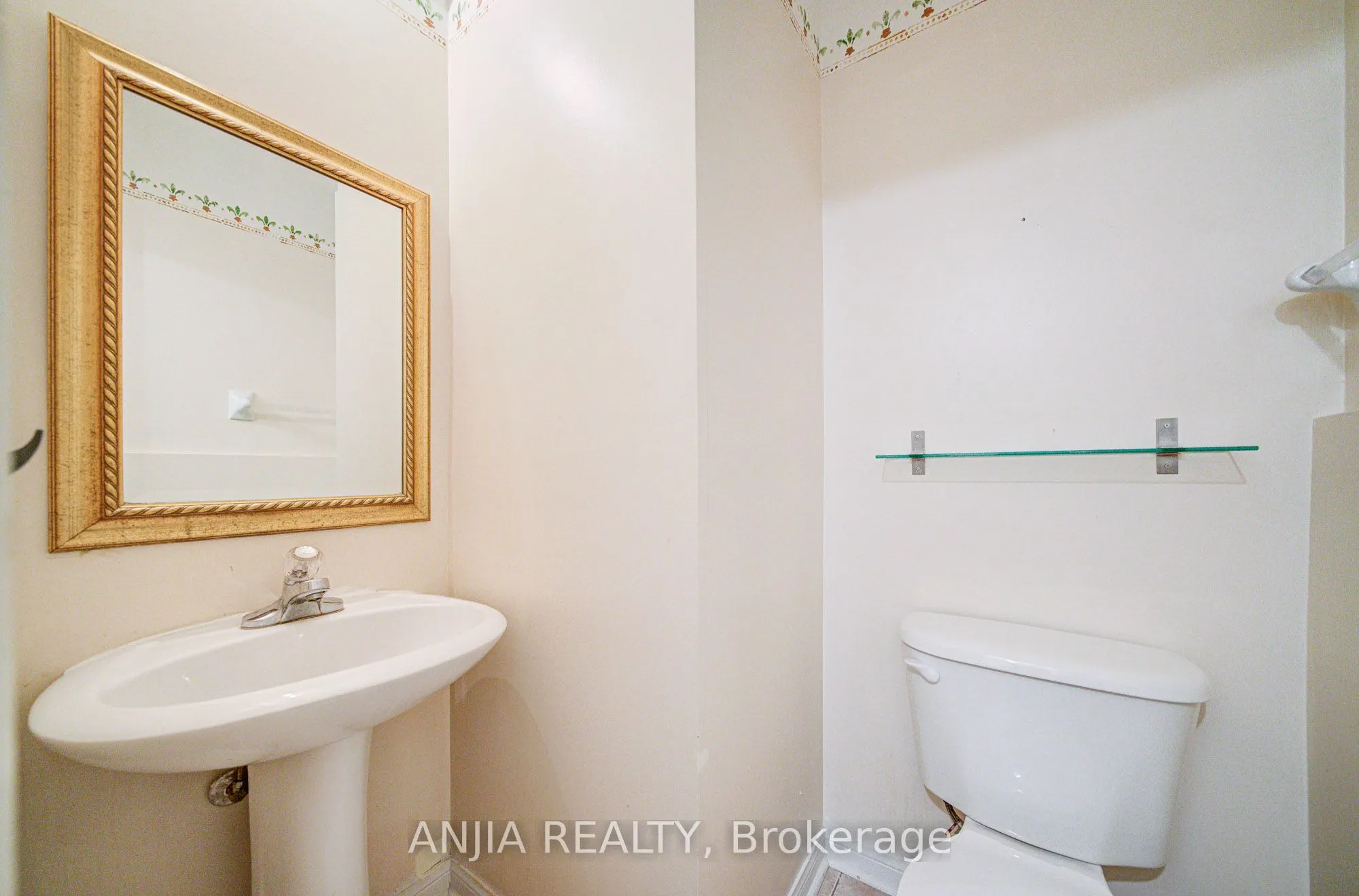 81 White's Hill Avenue