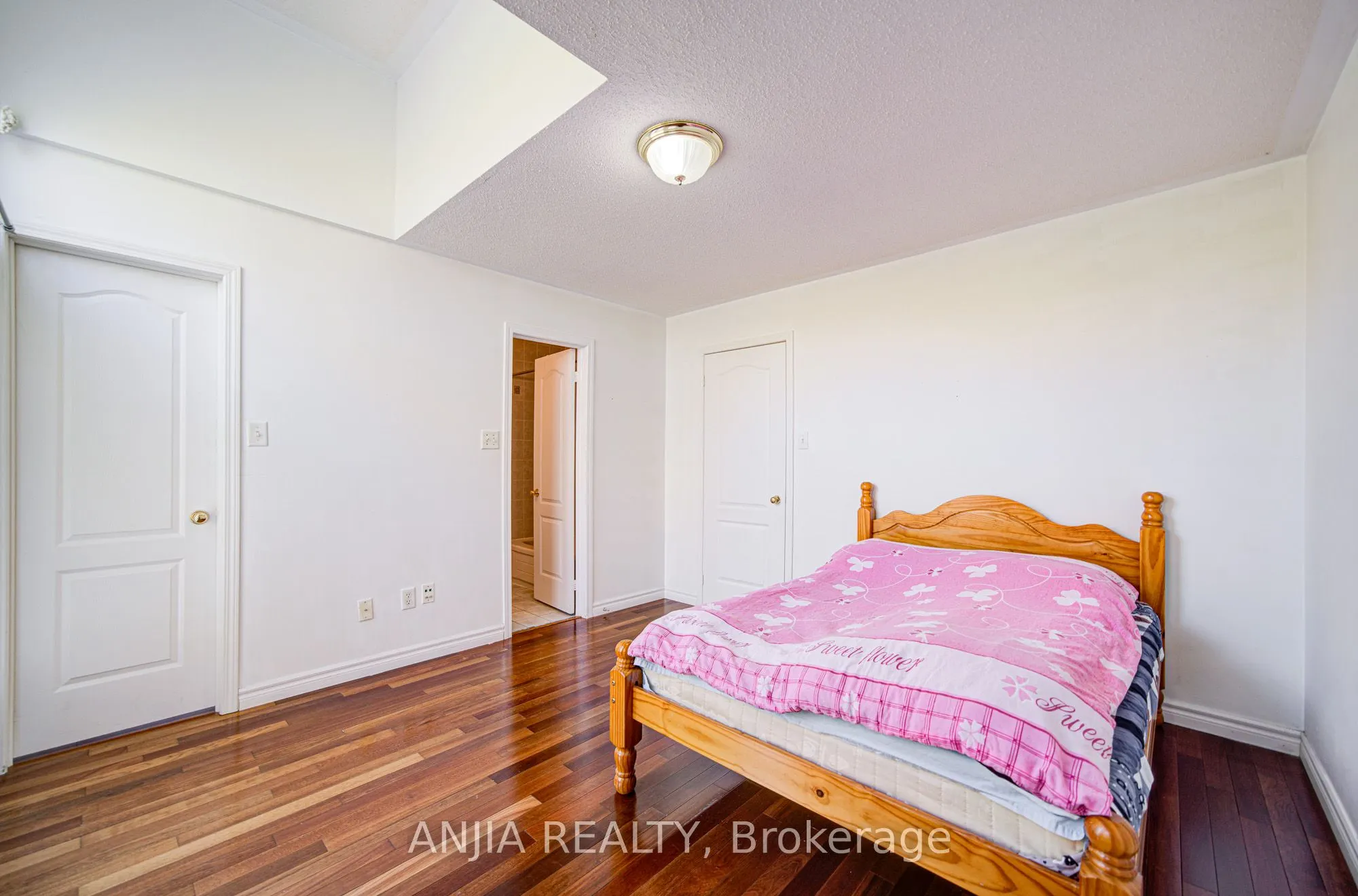 81 White's Hill Avenue