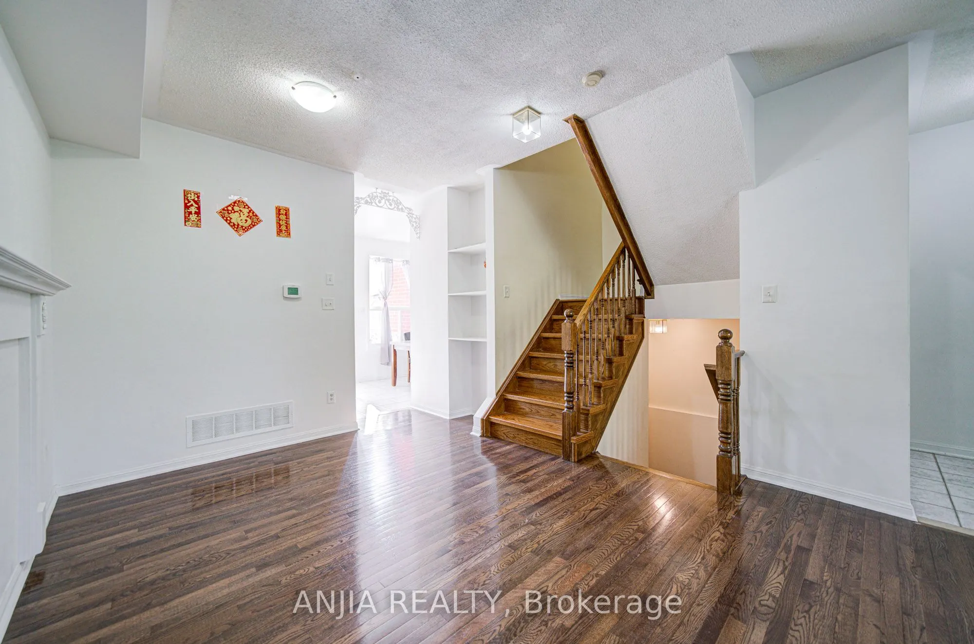 81 White's Hill Avenue