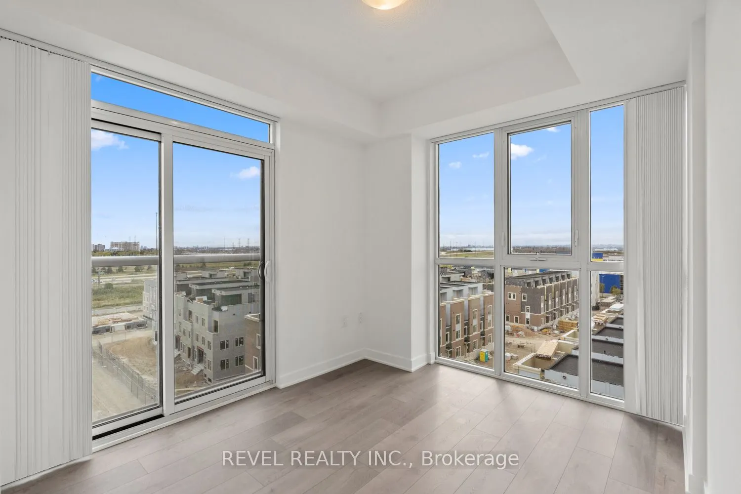 60 Honeycrisp Crescent, #720