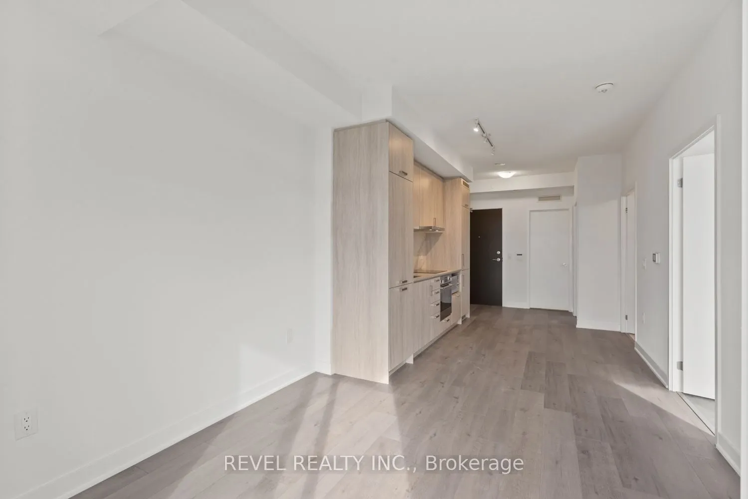 60 Honeycrisp Crescent, #720