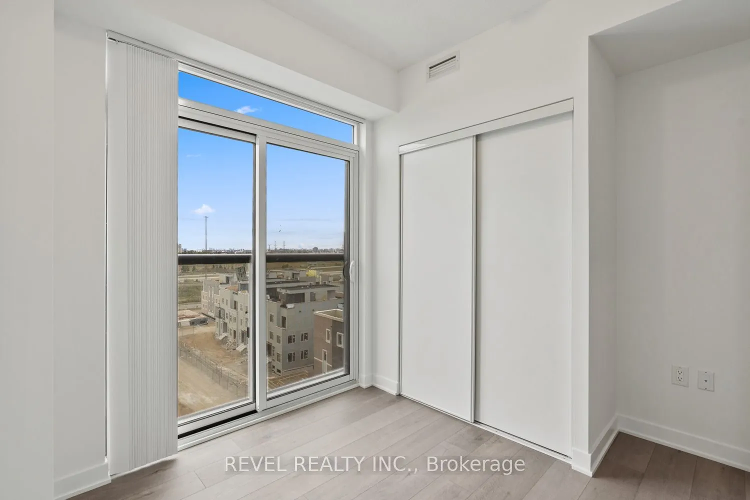 60 Honeycrisp Crescent, #720