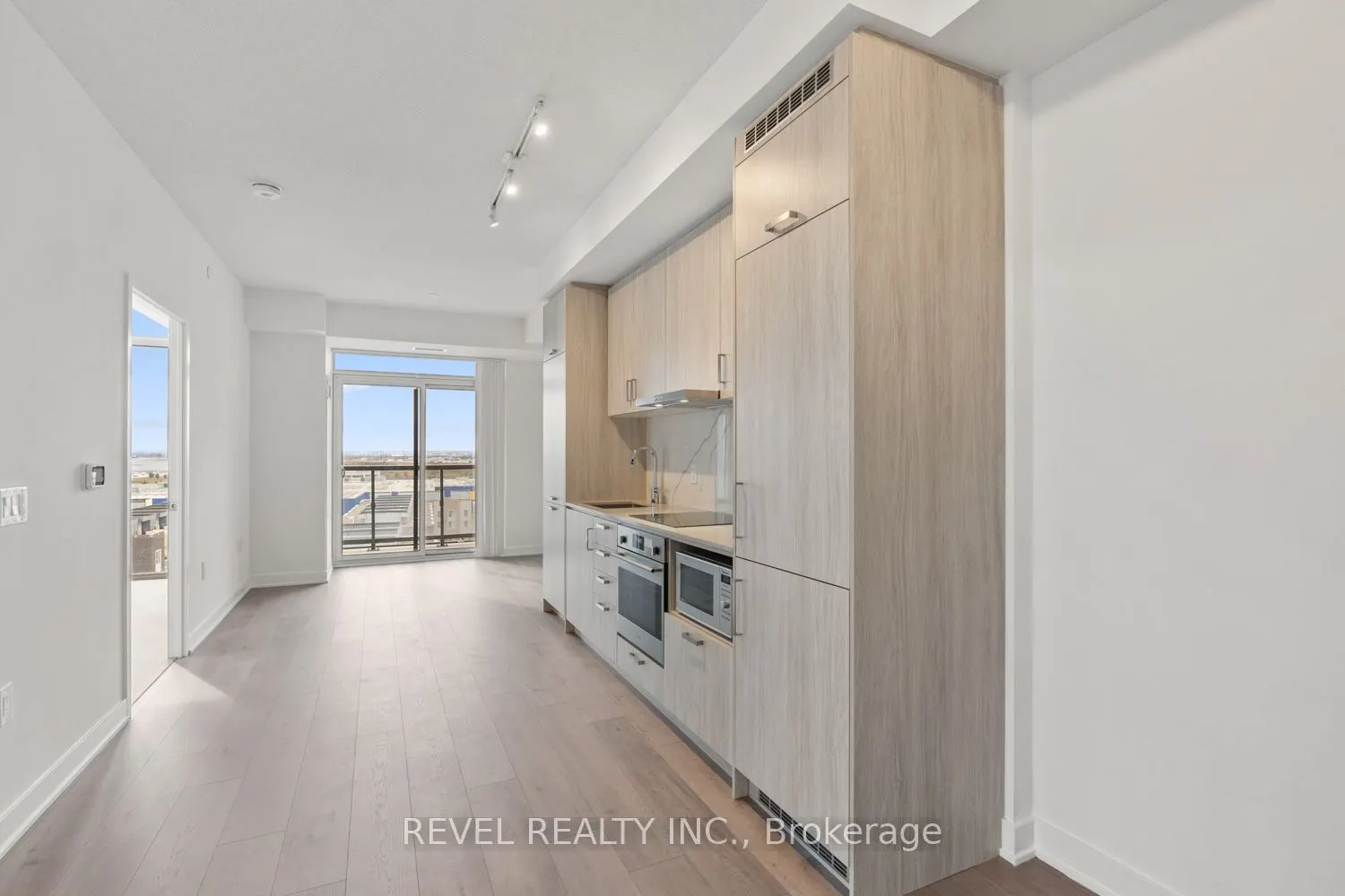 60 Honeycrisp Crescent, #720