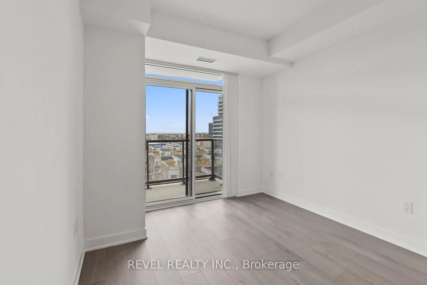 60 Honeycrisp Crescent, #720