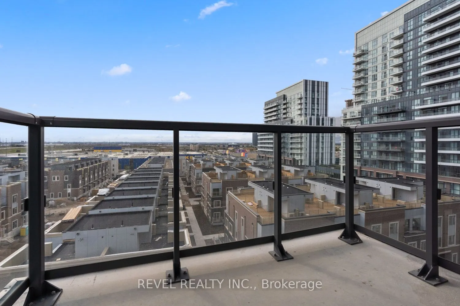 60 Honeycrisp Crescent, #720