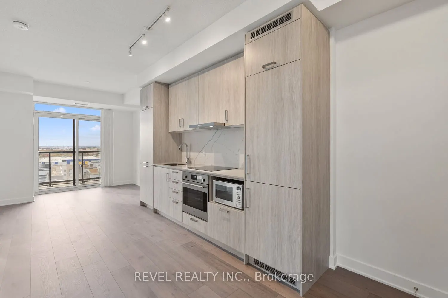 60 Honeycrisp Crescent, #720