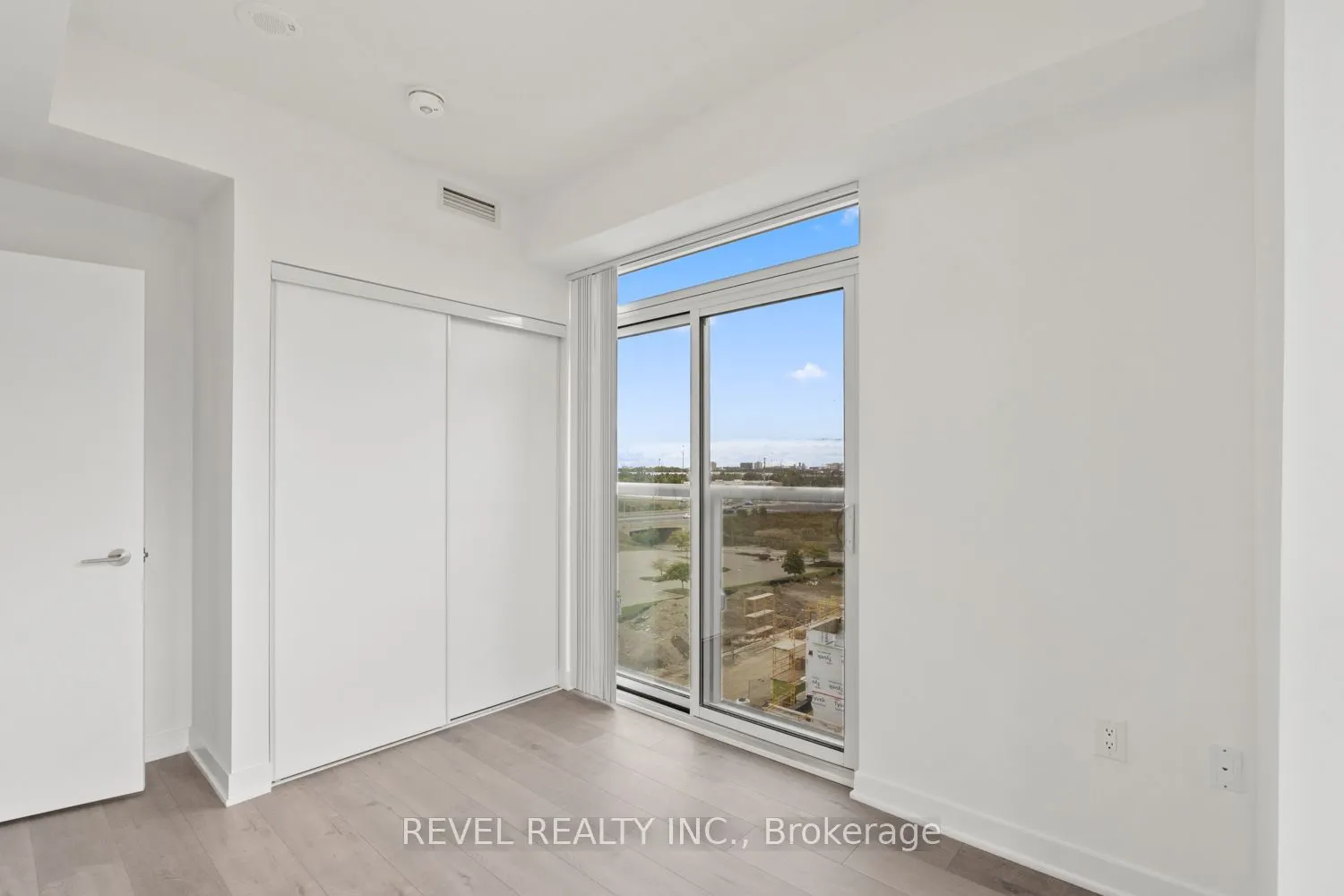 60 Honeycrisp Crescent, #720