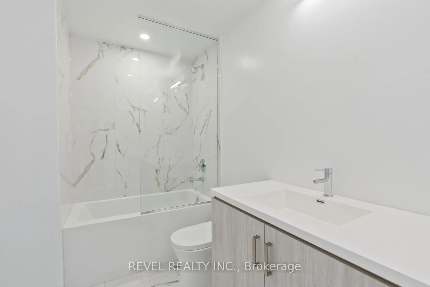 60 Honeycrisp Crescent, #720