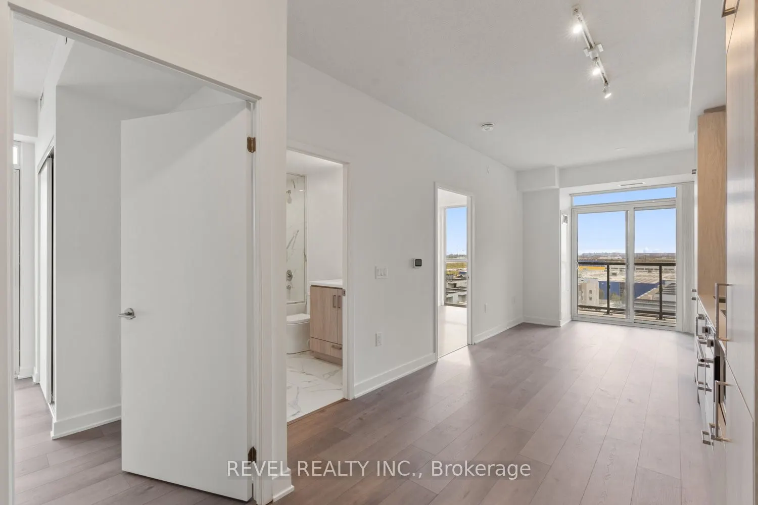 60 Honeycrisp Crescent, #720