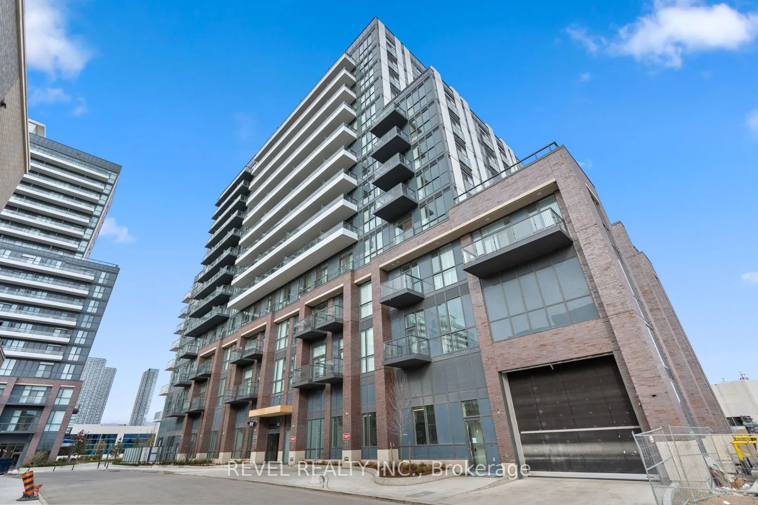 60 Honeycrisp Crescent, #720