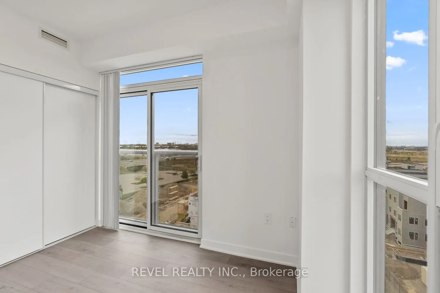 60 Honeycrisp Crescent, #720