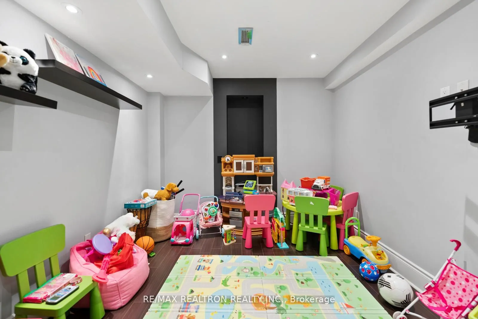 136 Kingsbridge Circle