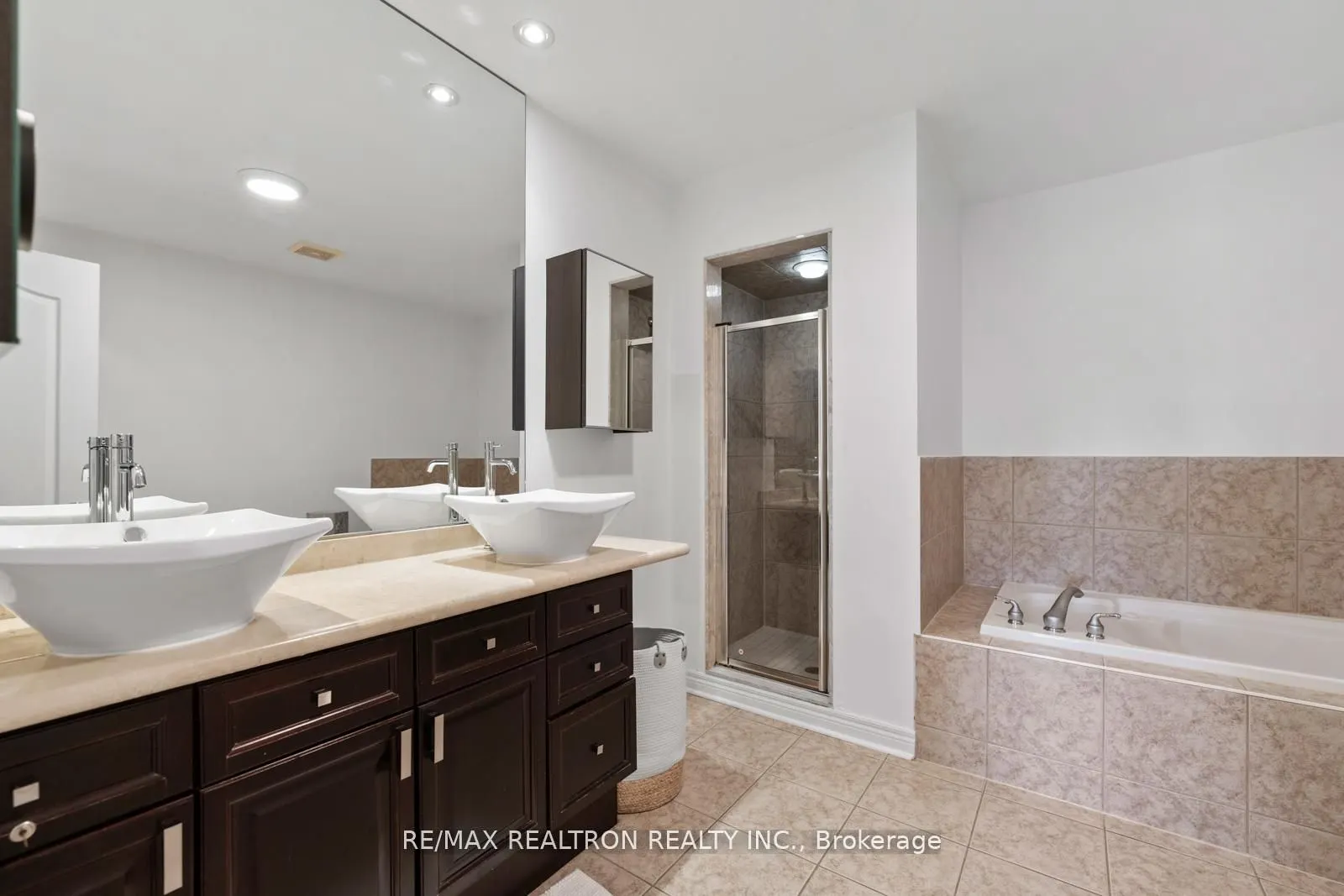 136 Kingsbridge Circle