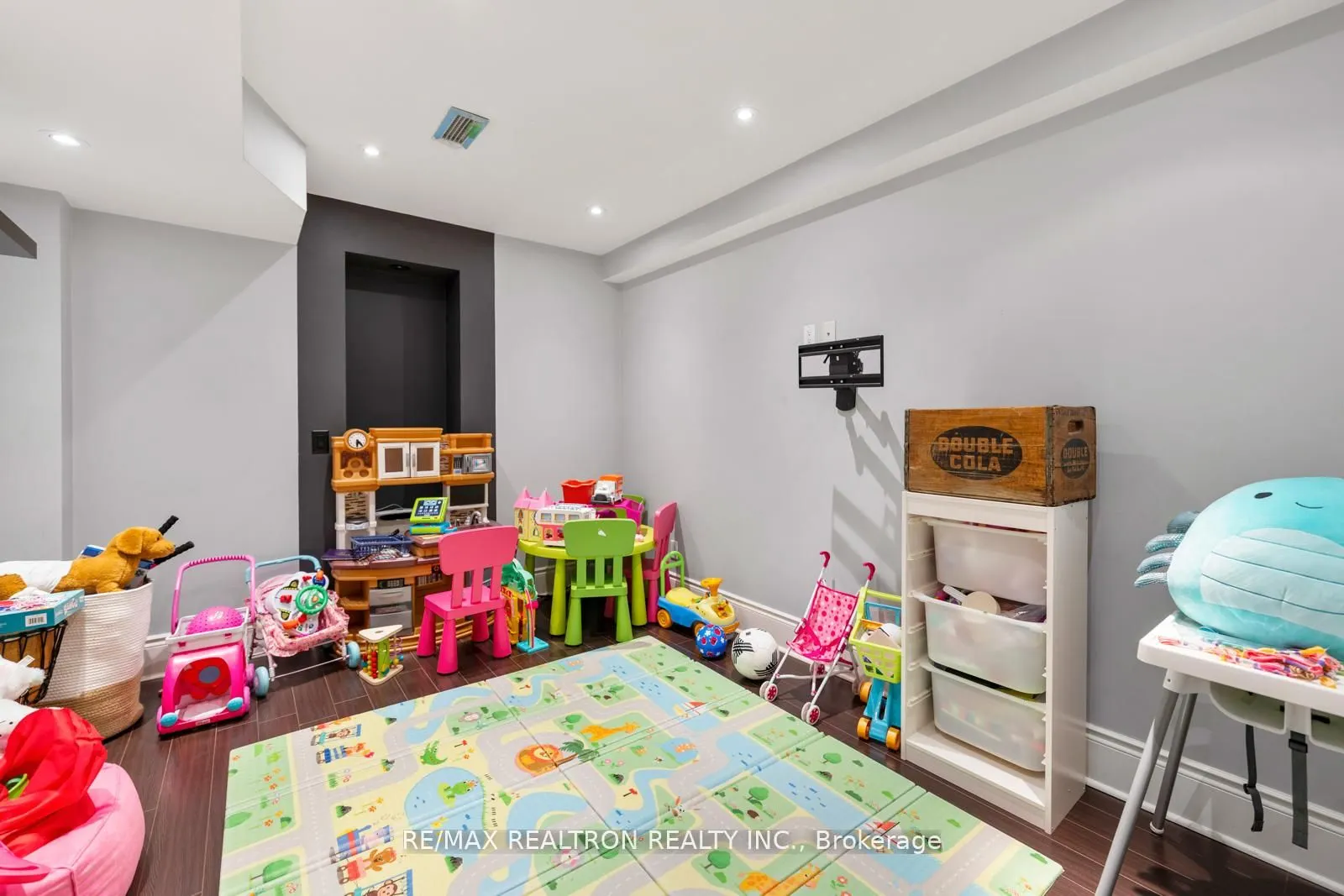 136 Kingsbridge Circle