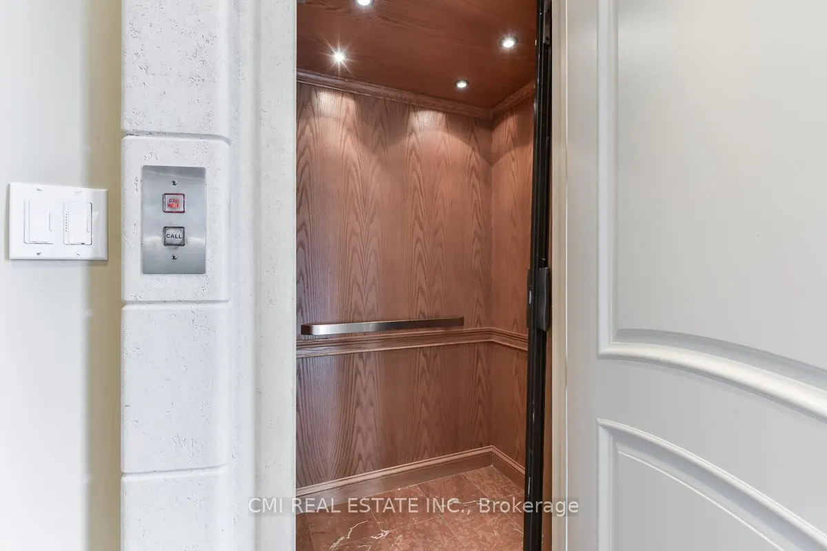 776 Woodland Acres Crescent