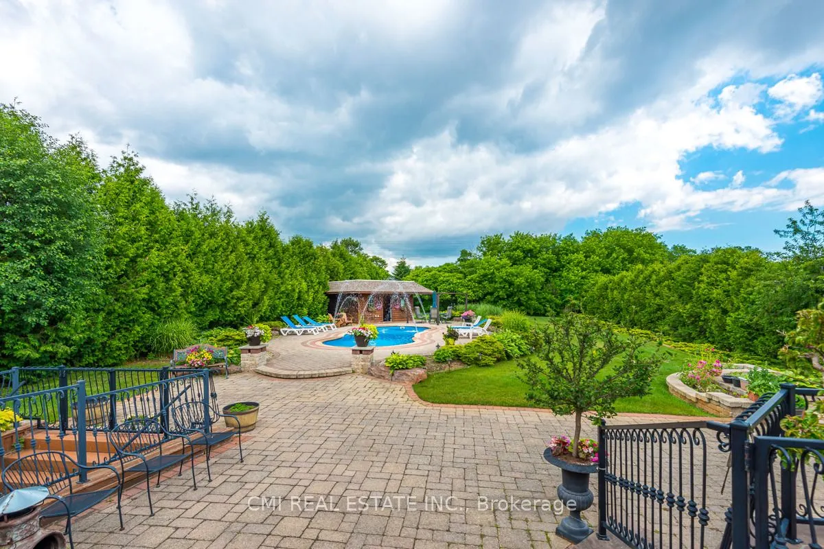 776 Woodland Acres Crescent